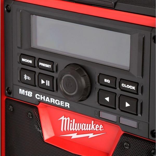 2025 Milwaukee M18 Radio/Opladestation med Lithium-Ion Batteri og Bluetooth 2792-20