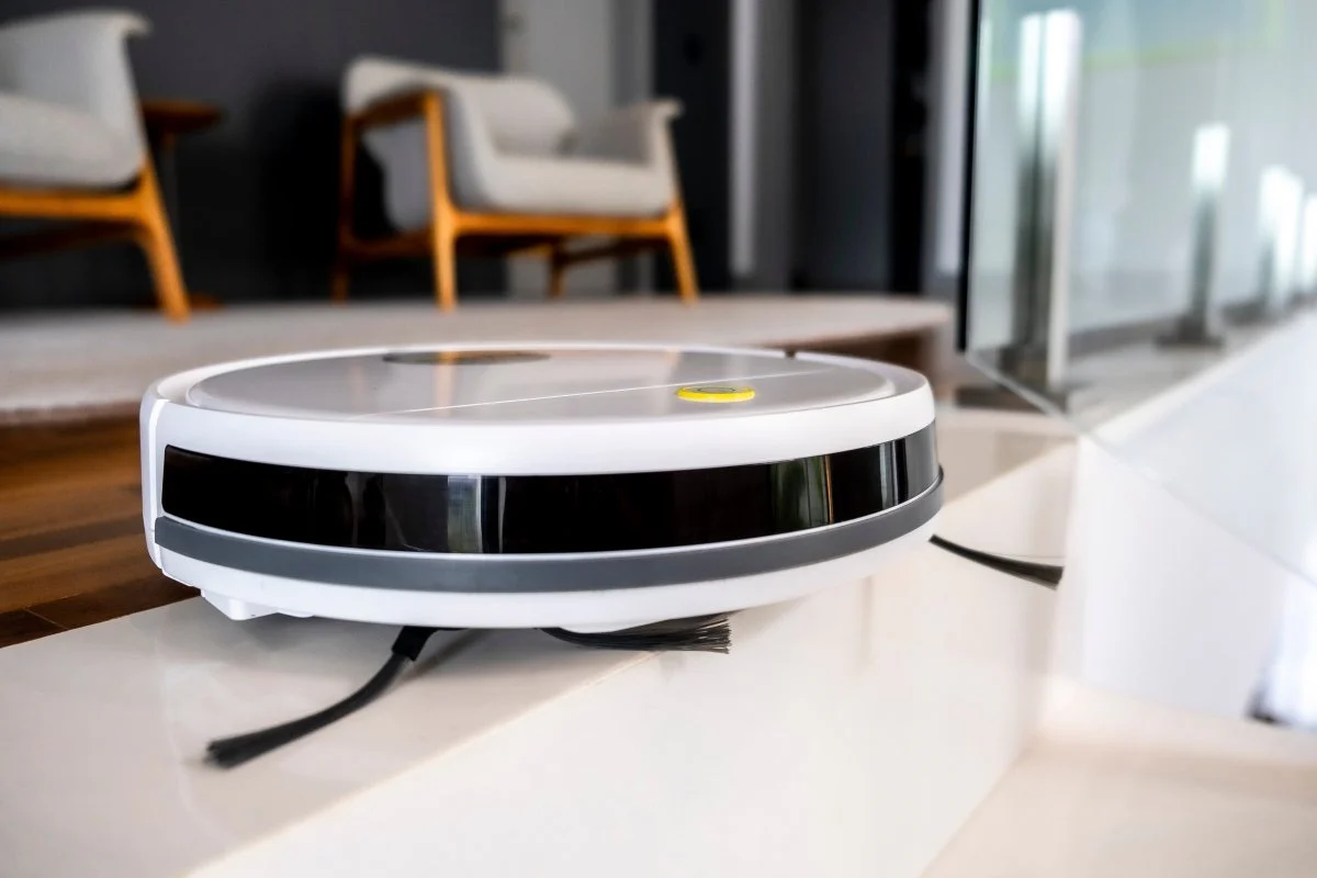 Aspirateur robot RCV 1 2025 – Nettoyage intelligent et efficace des sols durs