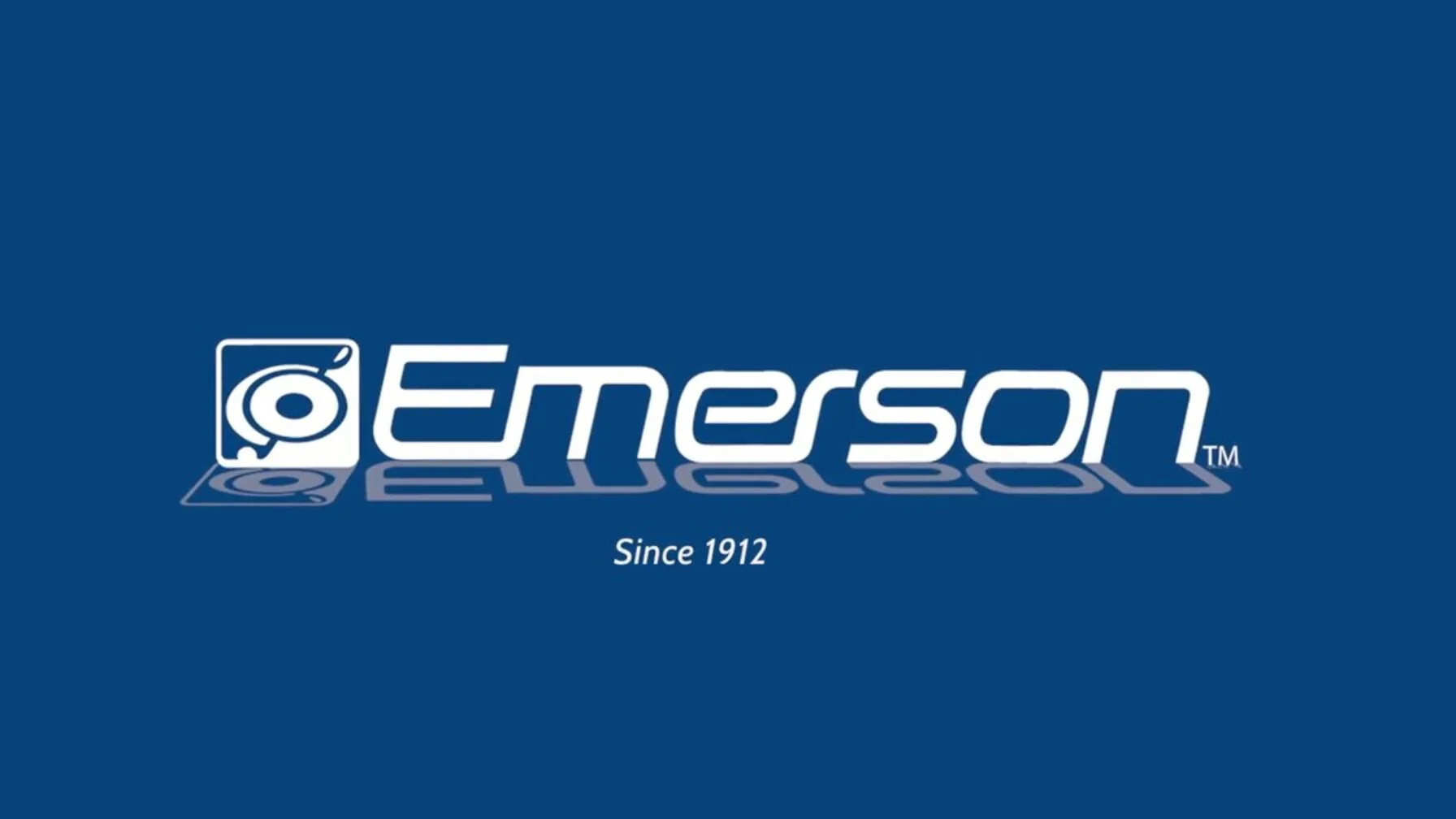 Micro-ondes rétro noir Emerson 2025, 0,9 pi³, 800 W, avec fonction grill. Modèle MWRG0901BK.