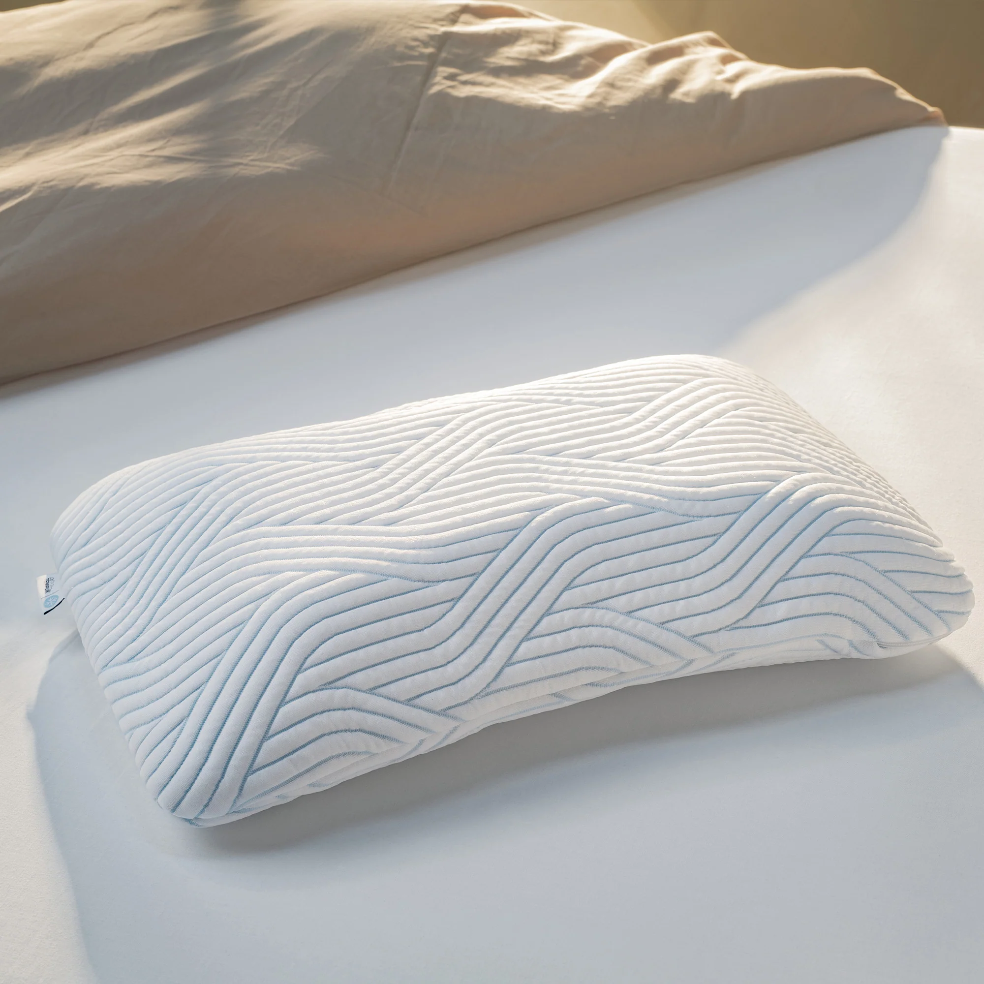 TEMPUR Arch Pillow 2025 – Ergonomisches Schlafkissen mit SmartCool-Technologie – Erhältlich in den Größen S und M – Extraweicher TEMPUR-Schaum für Rücken- und Seitenschläfer