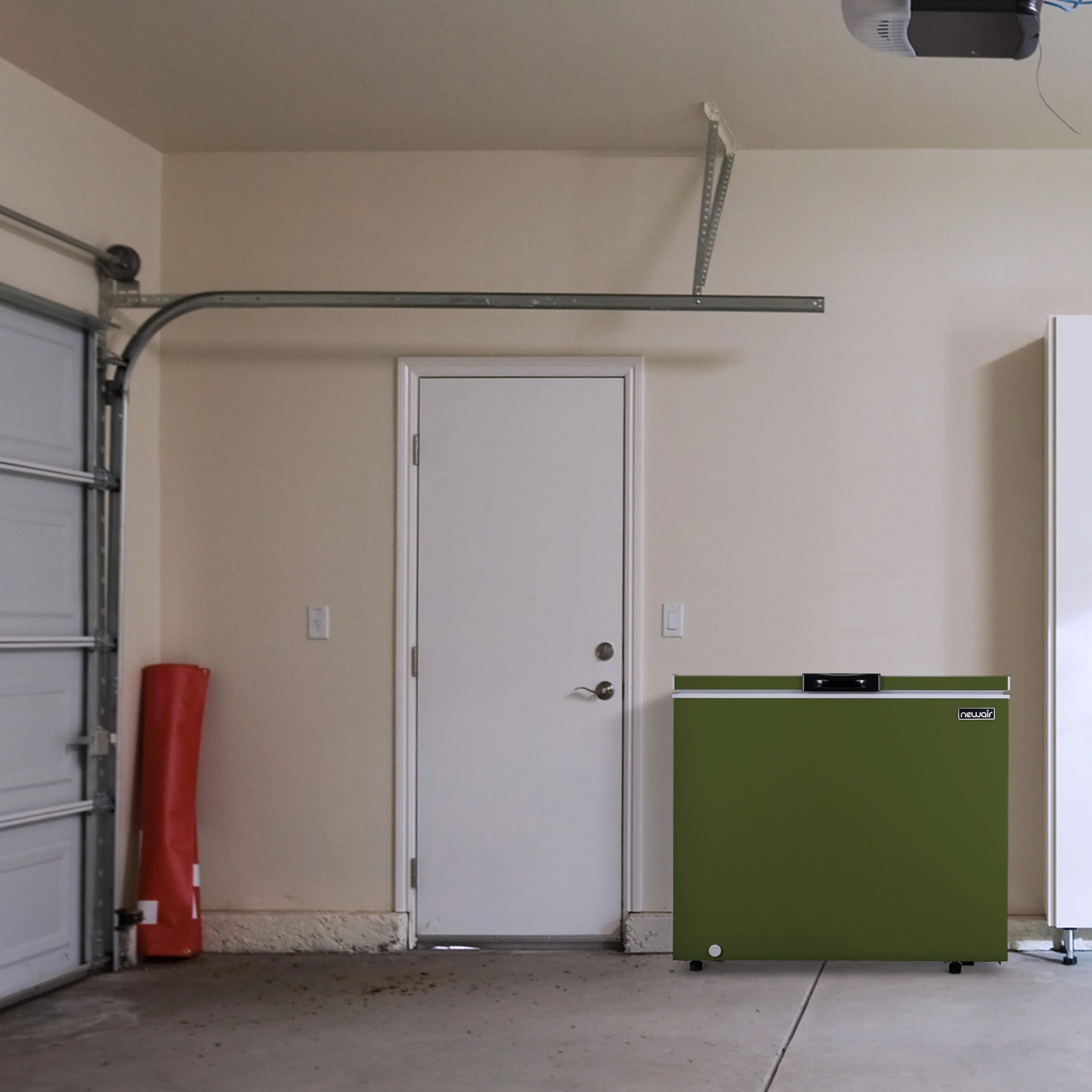 2025 Newair kompakt opretstående fryser – 6,7 cu ft – Militærgrøn