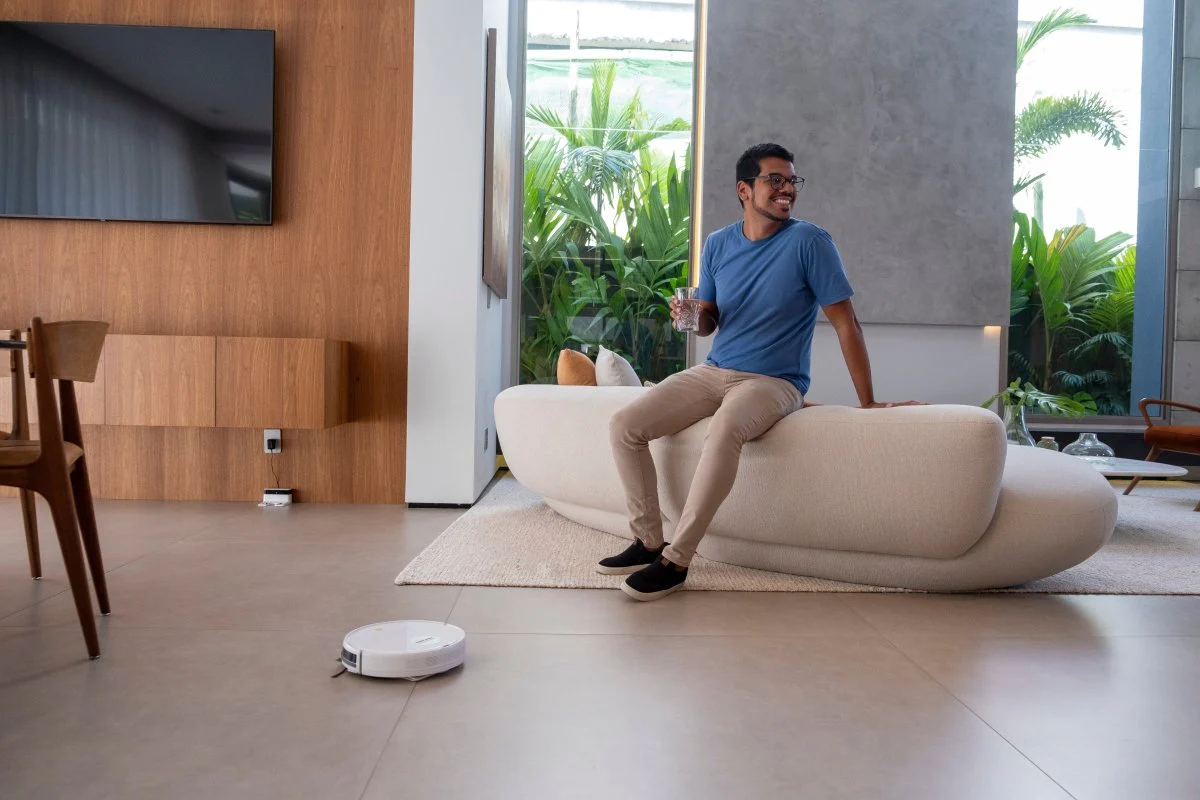 Aspirateur robot RCV 1 2025 – Nettoyage intelligent et efficace des sols durs