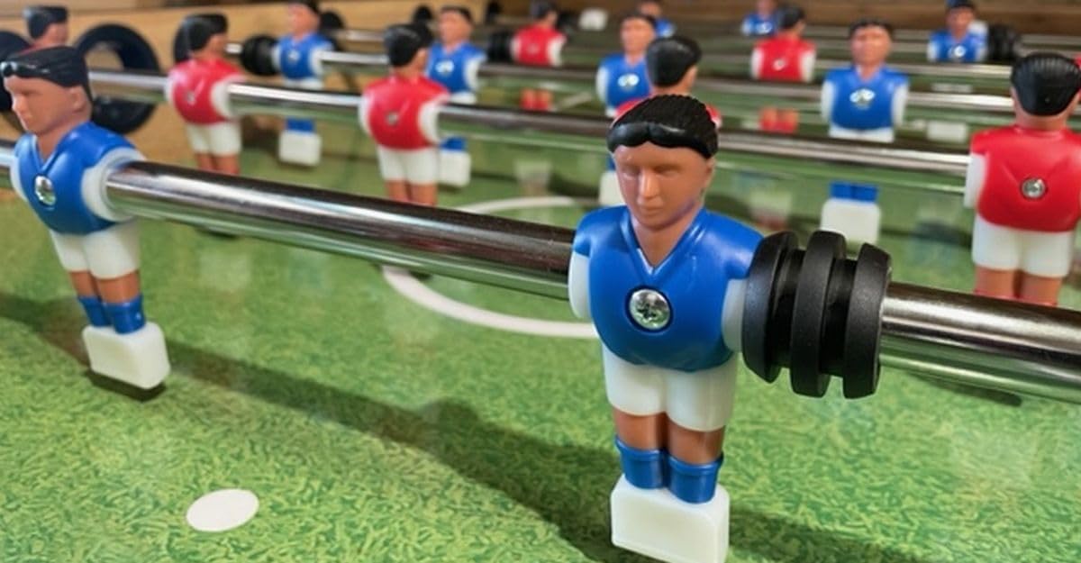 Leomark Spieltisch aus Holz für Kinder und Erwachsene | Spielspaß zu Hause oder auf Partys, Familienunterhaltung | Stabil, lehrreich und einfach aufzubauen