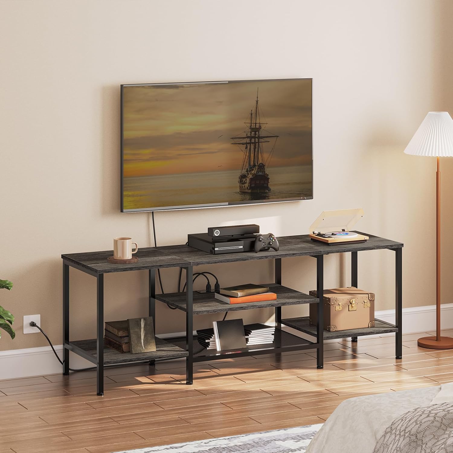 TV-Ständer mit integrierten Steckdosen für Fernseher bis zu 75 Zoll, Konsolentisch mit offenen Regalen, Entertainment-Center im Industrial-Stil für Wohn- oder Schlafzimmer, Rustikales Braun und Schwarz BF60DS01