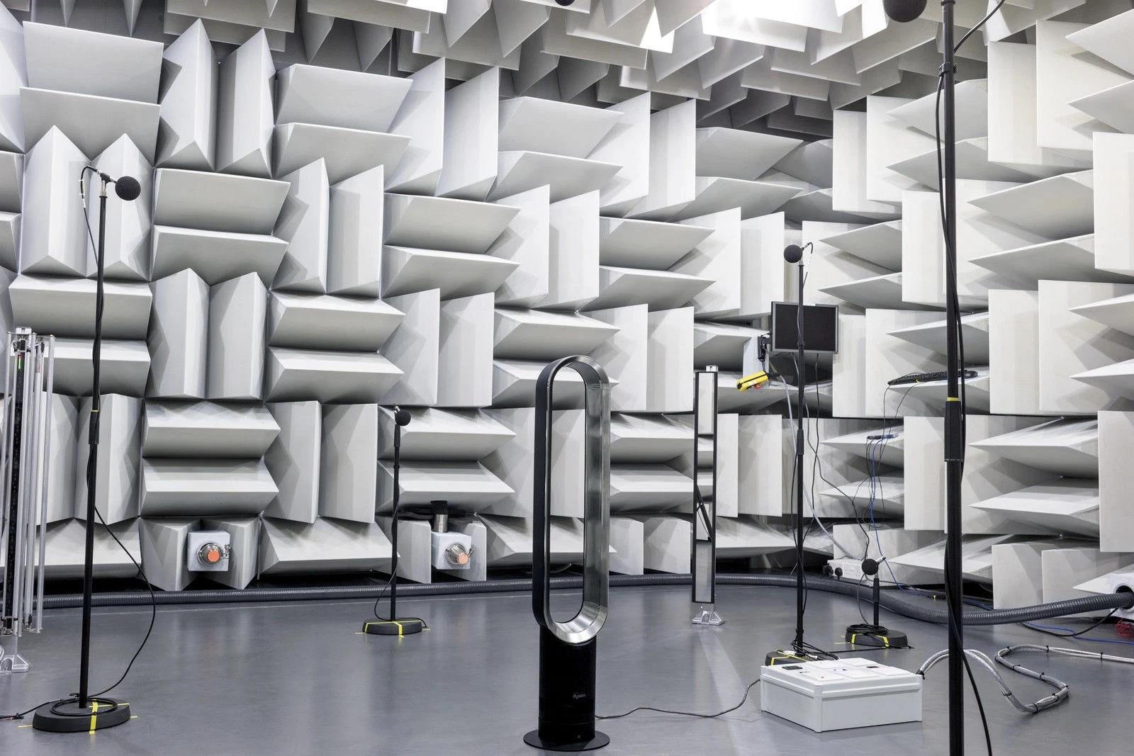 Dyson AM07 Turmventilator, Weiß/Silber, Baujahr 2025