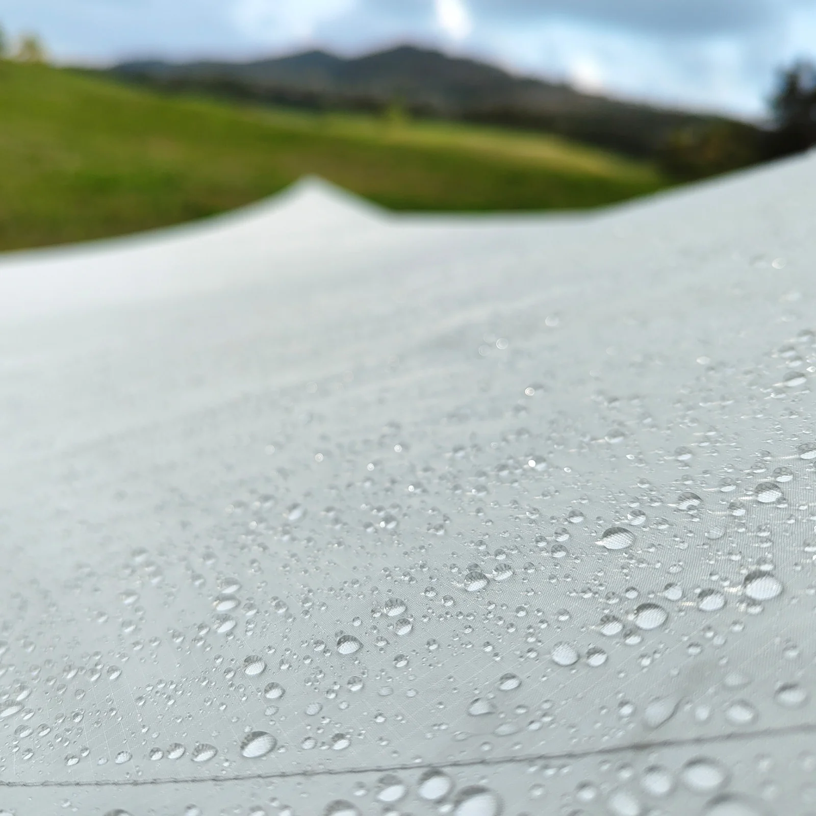 2025 KingCamp Dschingis 320 Light – 2-personers tipitelt med en diameter på 3,2 m. 3000 mm vandsøjle og modulære solskærme til glamping og festivaler