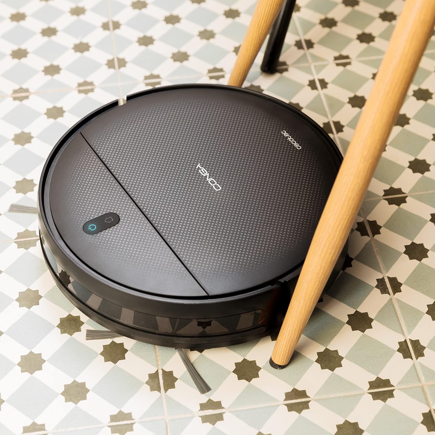 Aspirateur robot Cecotec Conga 999 Map X-Treme avec navigation gyroscopique. Moteur d'aspiration 2000 Pa, 2 brosses latérales, 2 serpillères, autonomie de 120 minutes, application et télécommande.