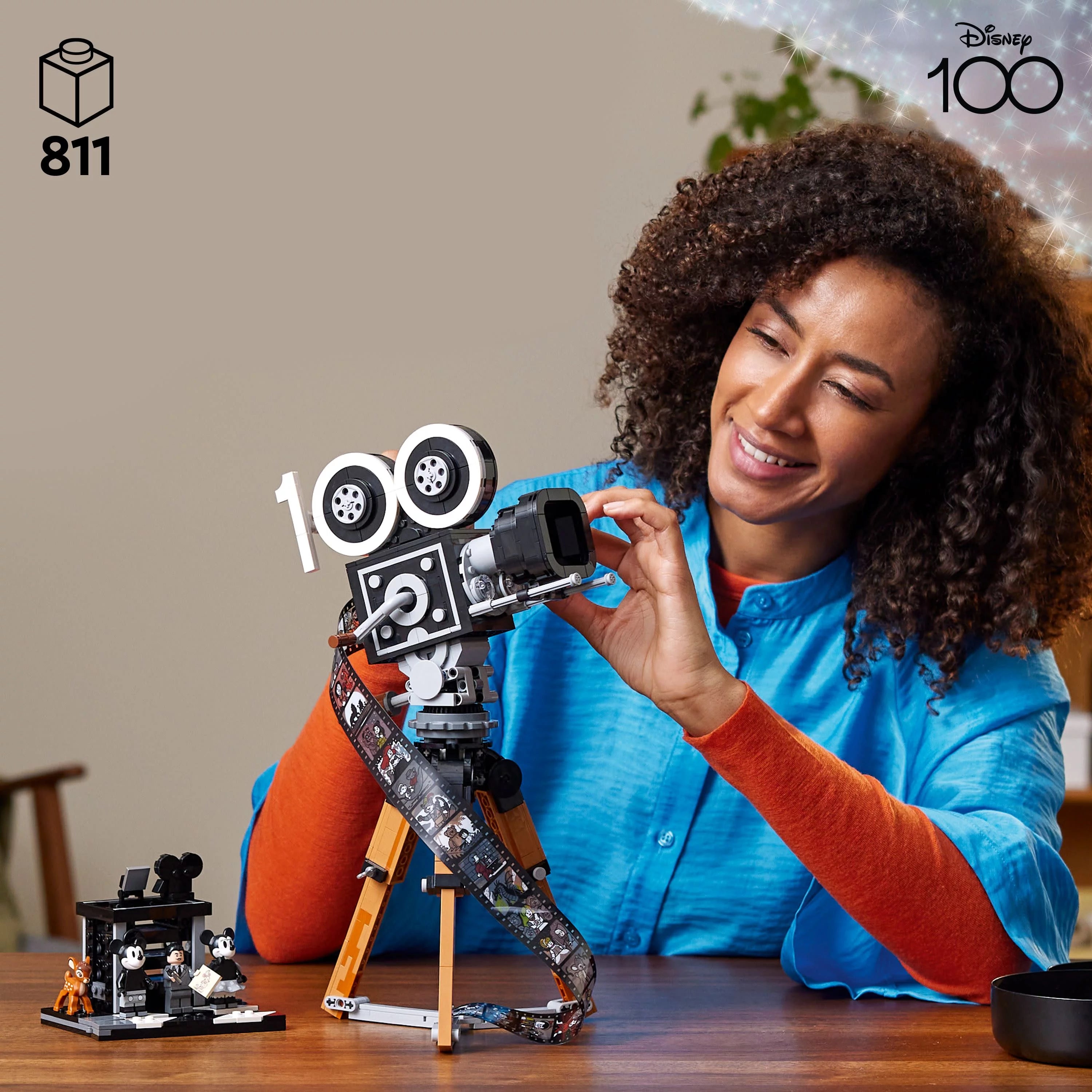 LEGO Disney Walt Disney Tribute Kamera 43230 – Bauset für Disney-Fans. Feiere Disney 100 mit einem Sammlerstück, perfekt zum Spielen und Ausstellen. Ein tolles Geschenk für Baumeister und erwachsene Fans.