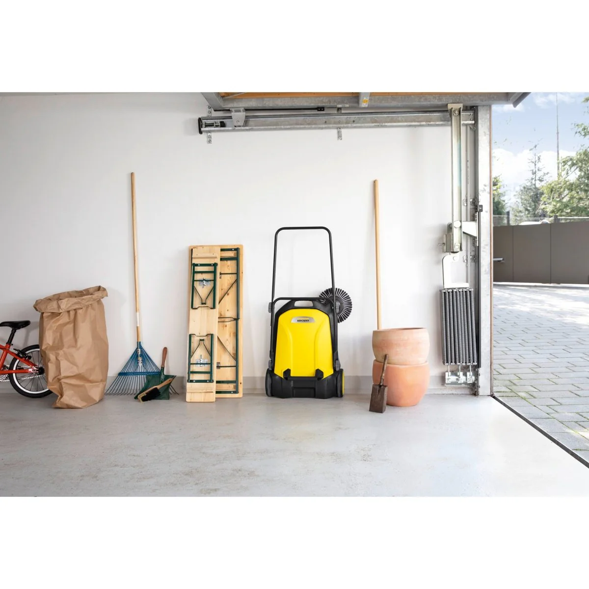 Balayeuse manuelle 2025 S 4 : Nettoyage efficace toute l’année dans les espaces restreints et étroits