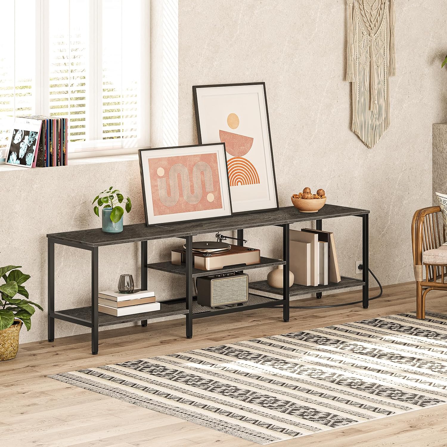 TV-Ständer mit integrierten Steckdosen für Fernseher bis zu 75 Zoll, Konsolentisch mit offenen Regalen, Entertainment-Center im Industrial-Stil für Wohn- oder Schlafzimmer, Rustikales Braun und Schwarz BF60DS01