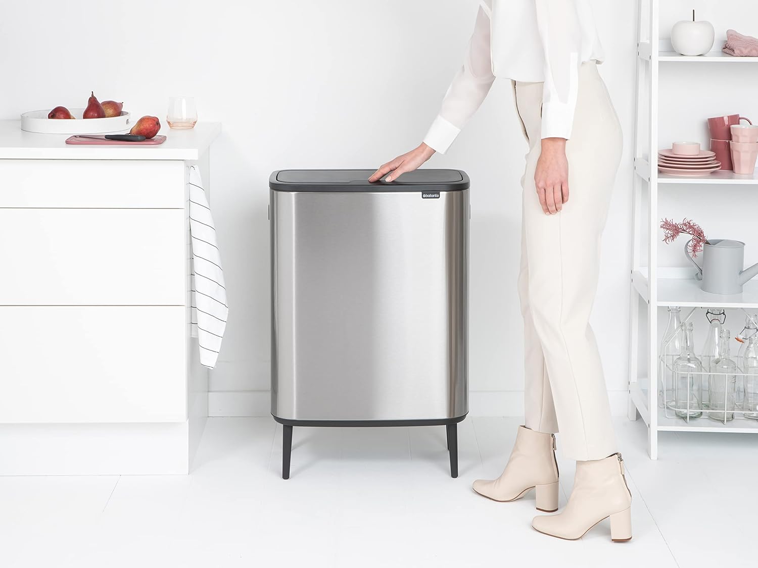 Brabantia Bo Hi Touch Ein-Knopf-Öffnungsmechanismus, 2 x 30-Liter-Abfalleimer mit Füßen, weiß
