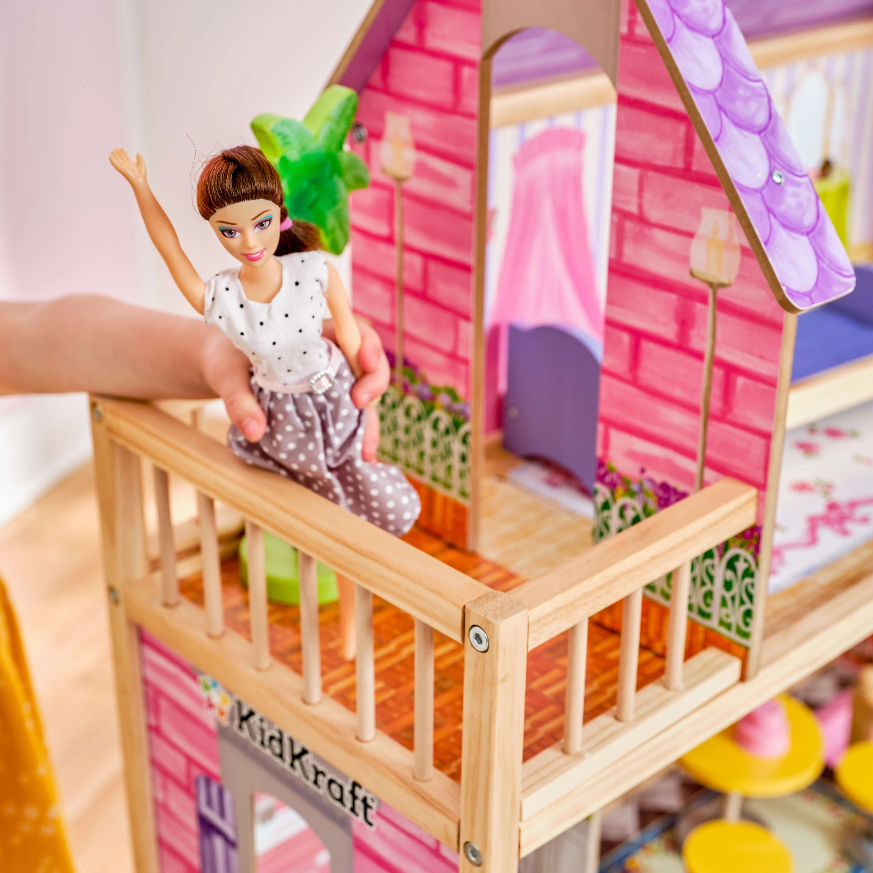 KidKraft Kayla Puppenhaus aus Holz mit 10-teiligem Möbelset, fast 1,20 Meter hoch