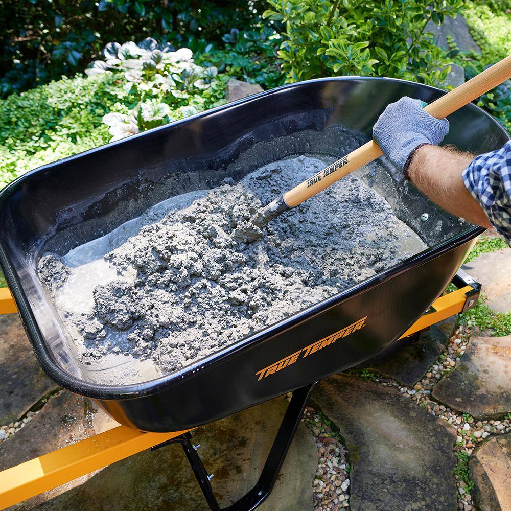 True Temper R6STFFEC 6 cu ft Stahlschubkarre mit pannensicheren Rädern und Stahlgriffen – Montagesatz