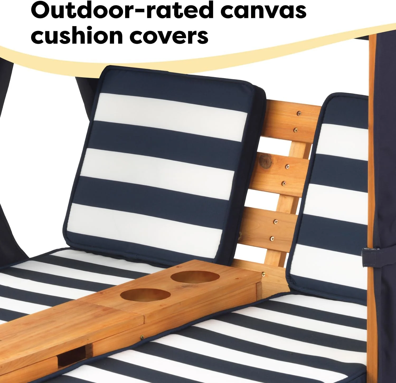 KidKraft dobbelt liggestol i træ til børn med kopholdere. Havemøbler til børn. Honningfarvet med marineblåt og hvidt stribet stof. Gave til børn i alderen 3-8 år.