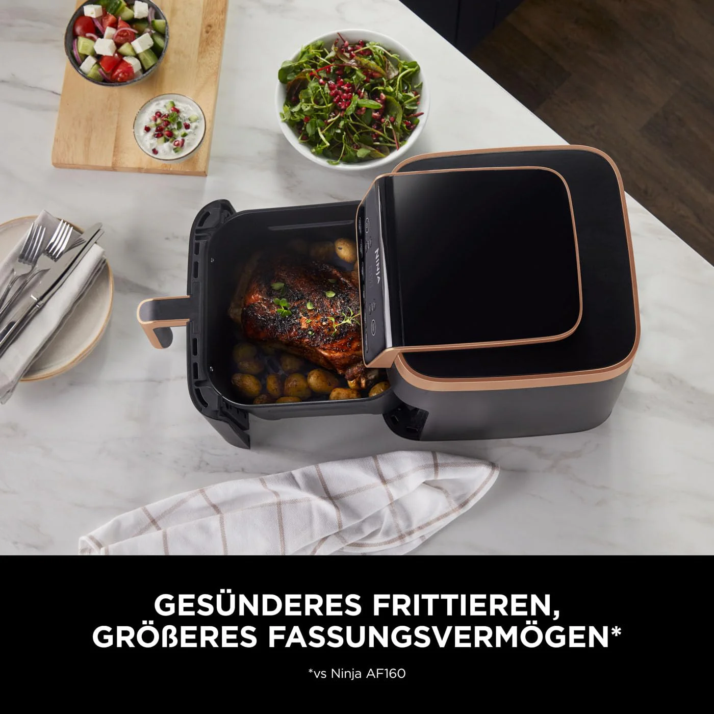 2025 Ninja MAX PRO Airfryer. 6,2 L Sort/Kobber. AF180EUCP + Ninja StaySharp Knivsæt Hvid. K62006EUWH + Ninja Foodi ZEROSTICK 28 cm Stegepande. Grå. C30028EU