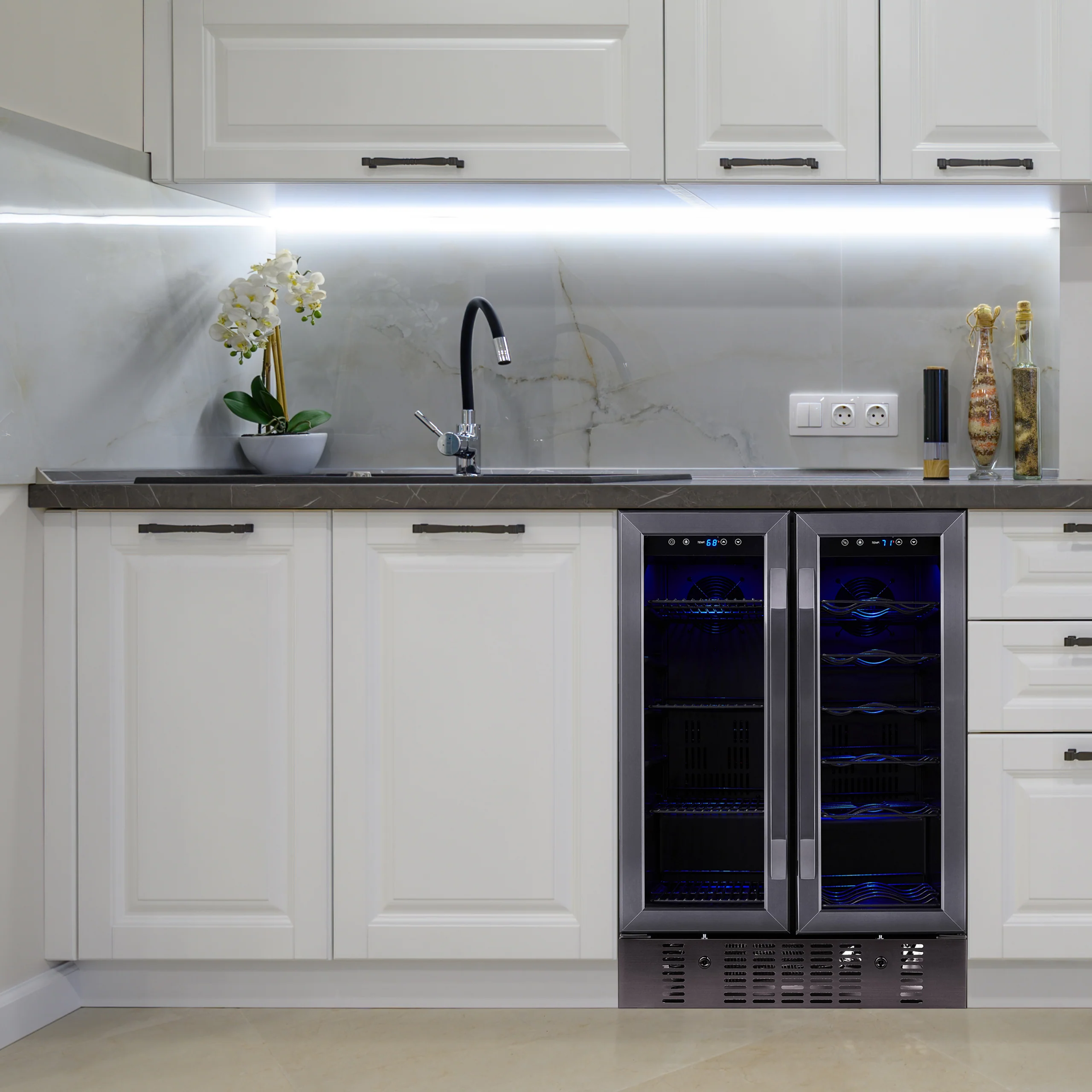 2025 Newair® Indbygget køleskab med dobbelt zone – 60 dåser og 18 flasker – 24