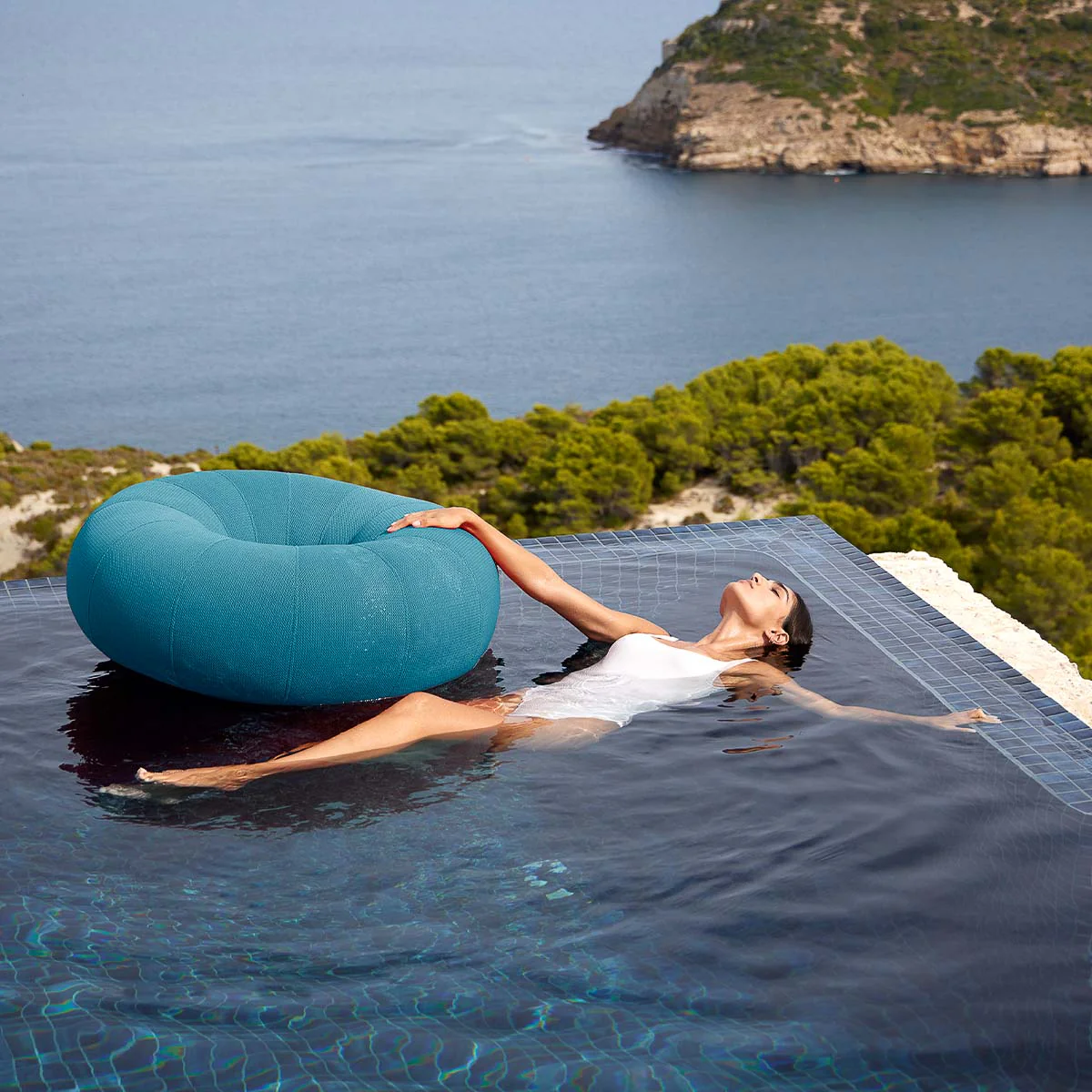 Don Out Floating Table