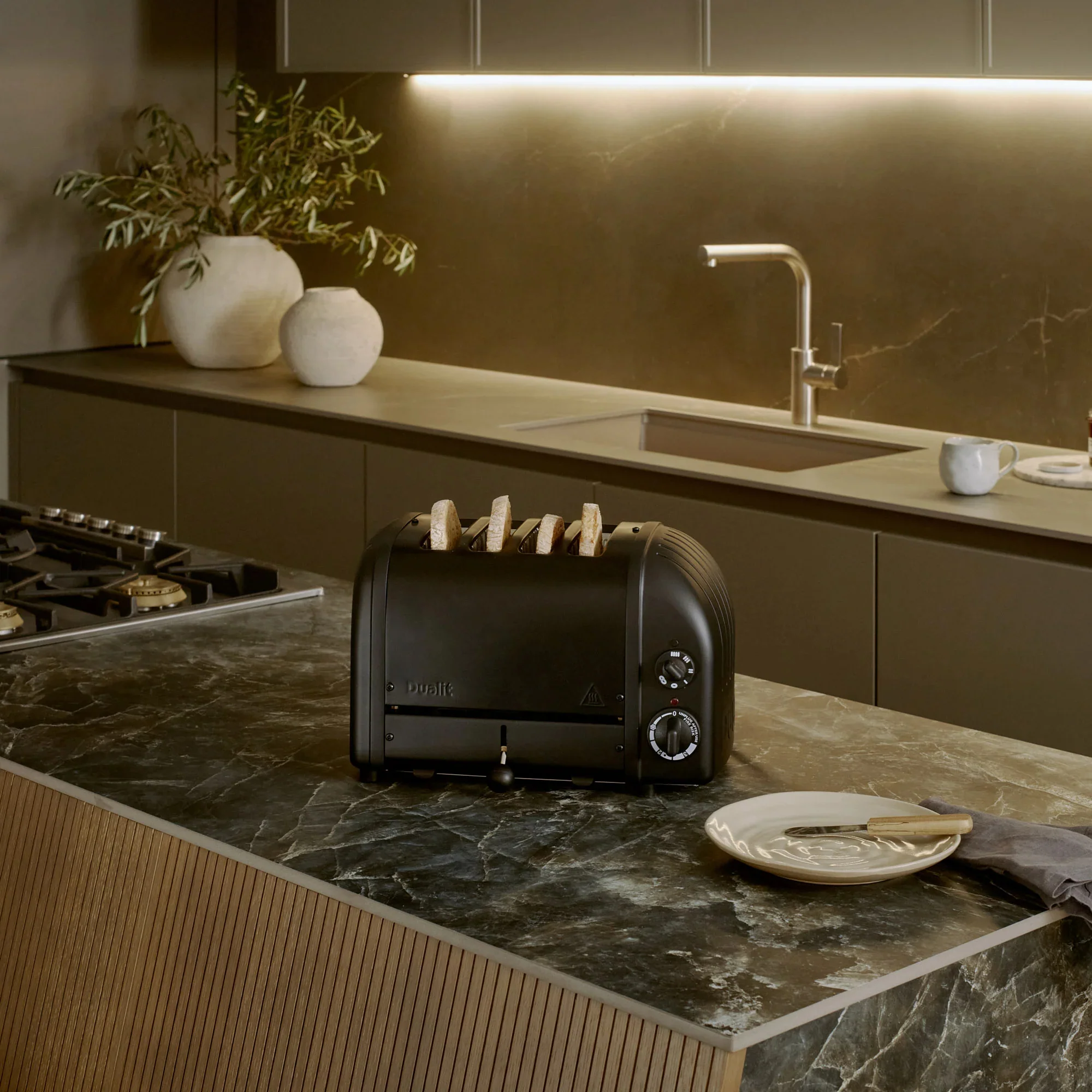 2025 Dualit Classic 4-slot brødrister – Stealth Edition