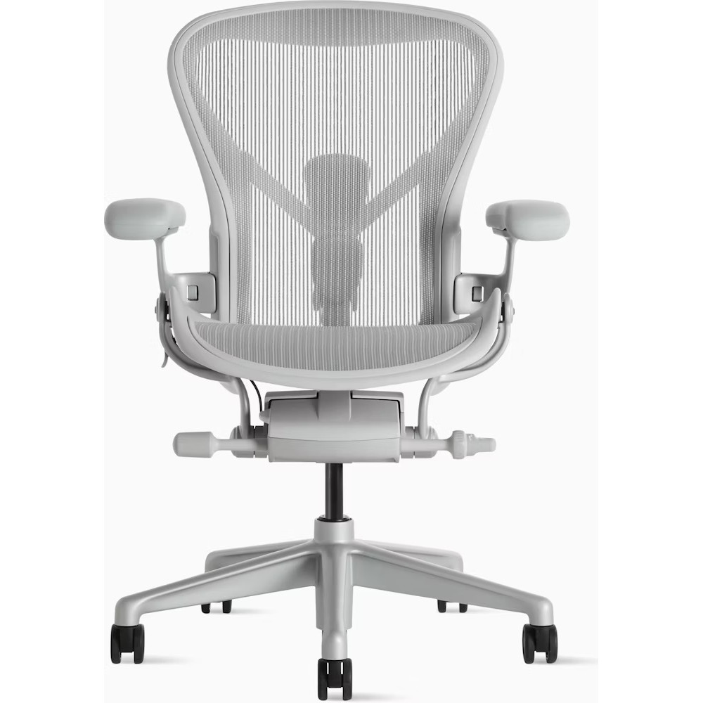 2025 Herman Miller Aeron Remastered kontorstol, størrelse C - mineralfarve. Fuld justerbarhed. Hjul til hårdt gulv.