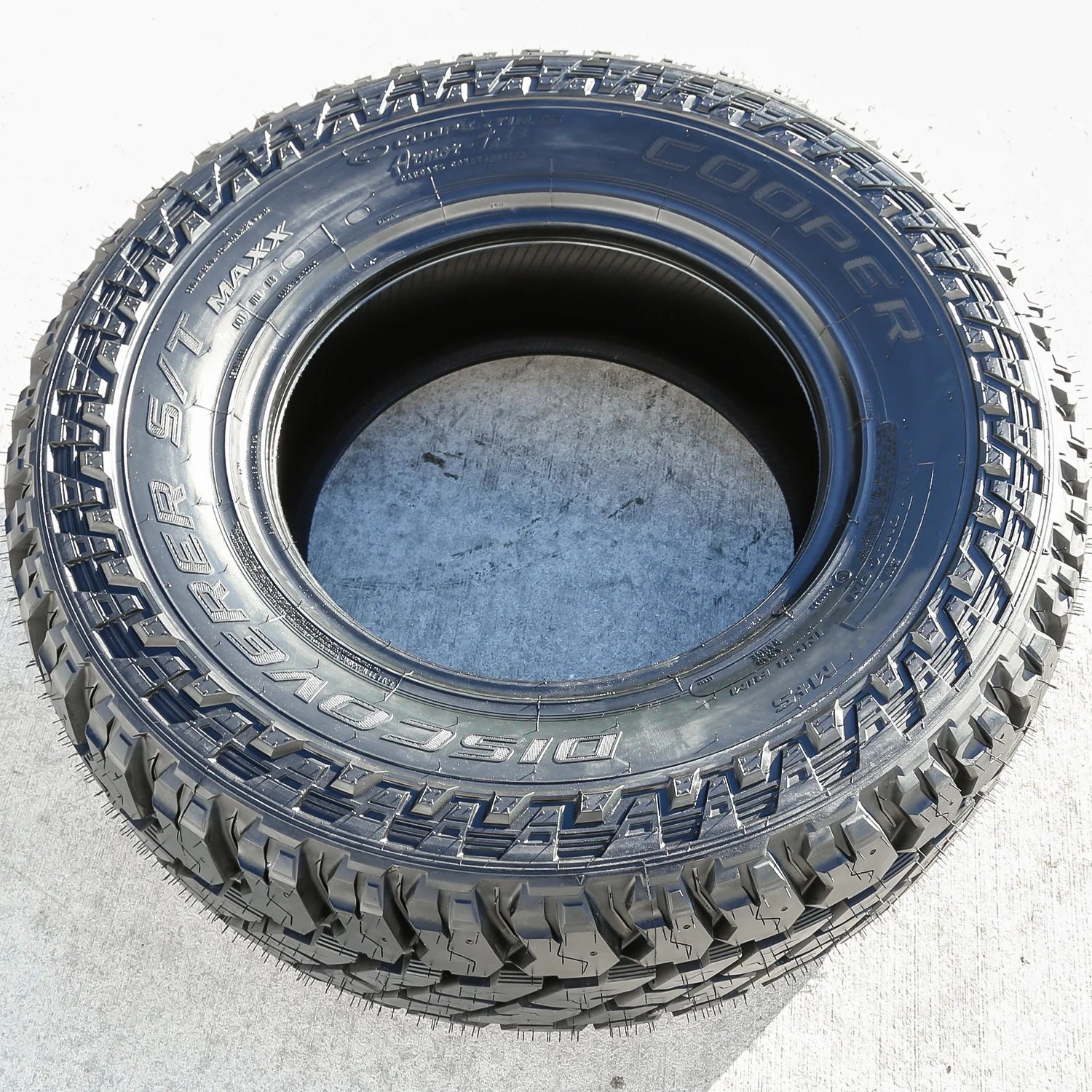 Satz mit 4 (VIER) Cooper Discoverer S/T Maxx LT 275/70R18 125/122Q E 10-lagigen MT-Geländereifen (Modelljahr 2025). Kompatibel mit: Chevrolet Silverado 1500 ZR2 (Modelljahre 2022–2023).