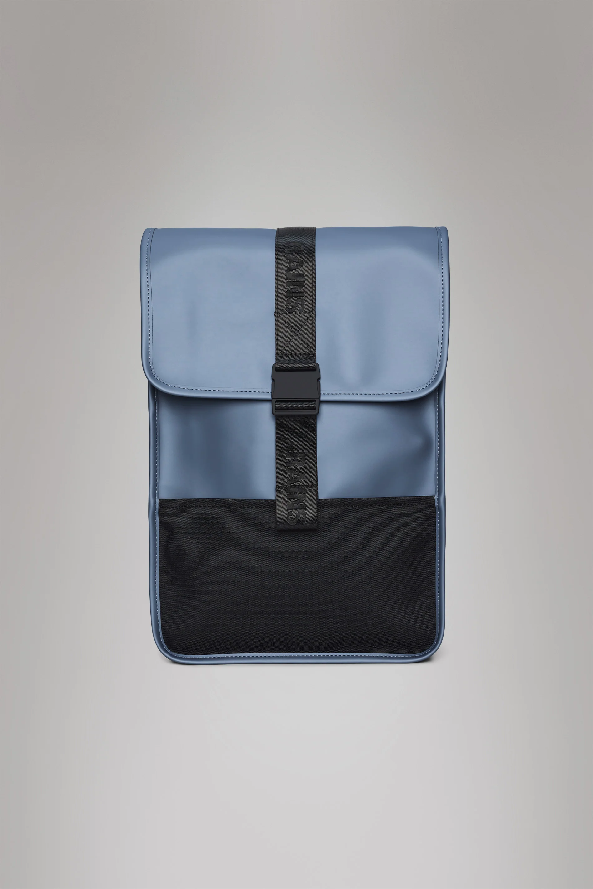 2025 Trail Backpack Mini – Vandafvisende dagrygsæk (15) med klap og gummispænde – PU-stof – Polstret laptoprum