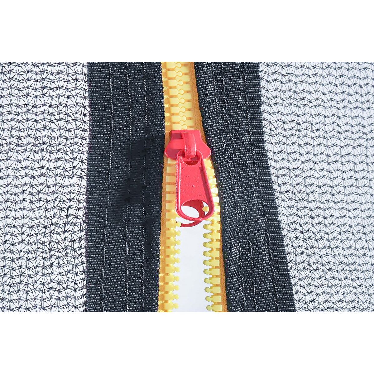 Trampolin med indernet og basketballkurv 