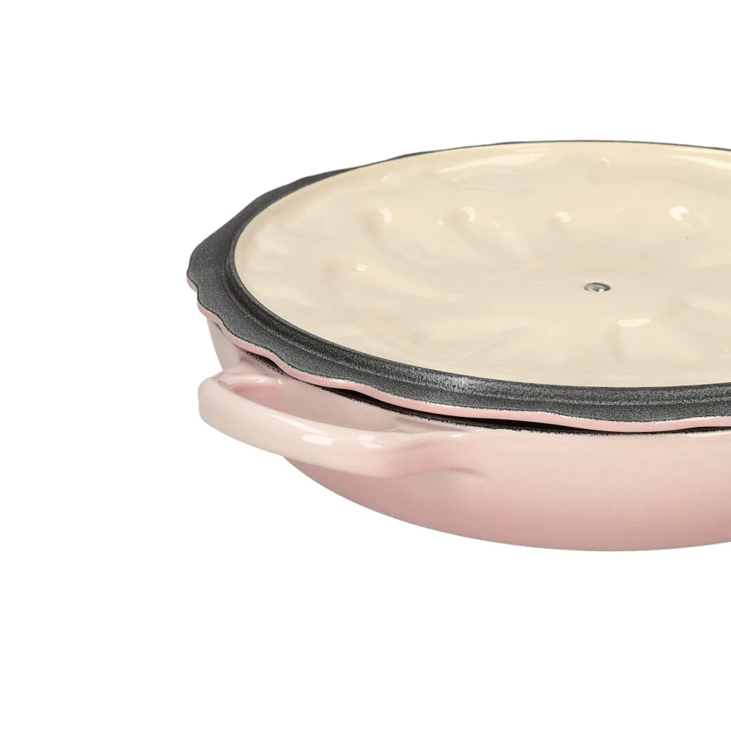 2025 Le Creuset – Campagnard Signature Blossom Kasserolle 26 cm Muschelrosa