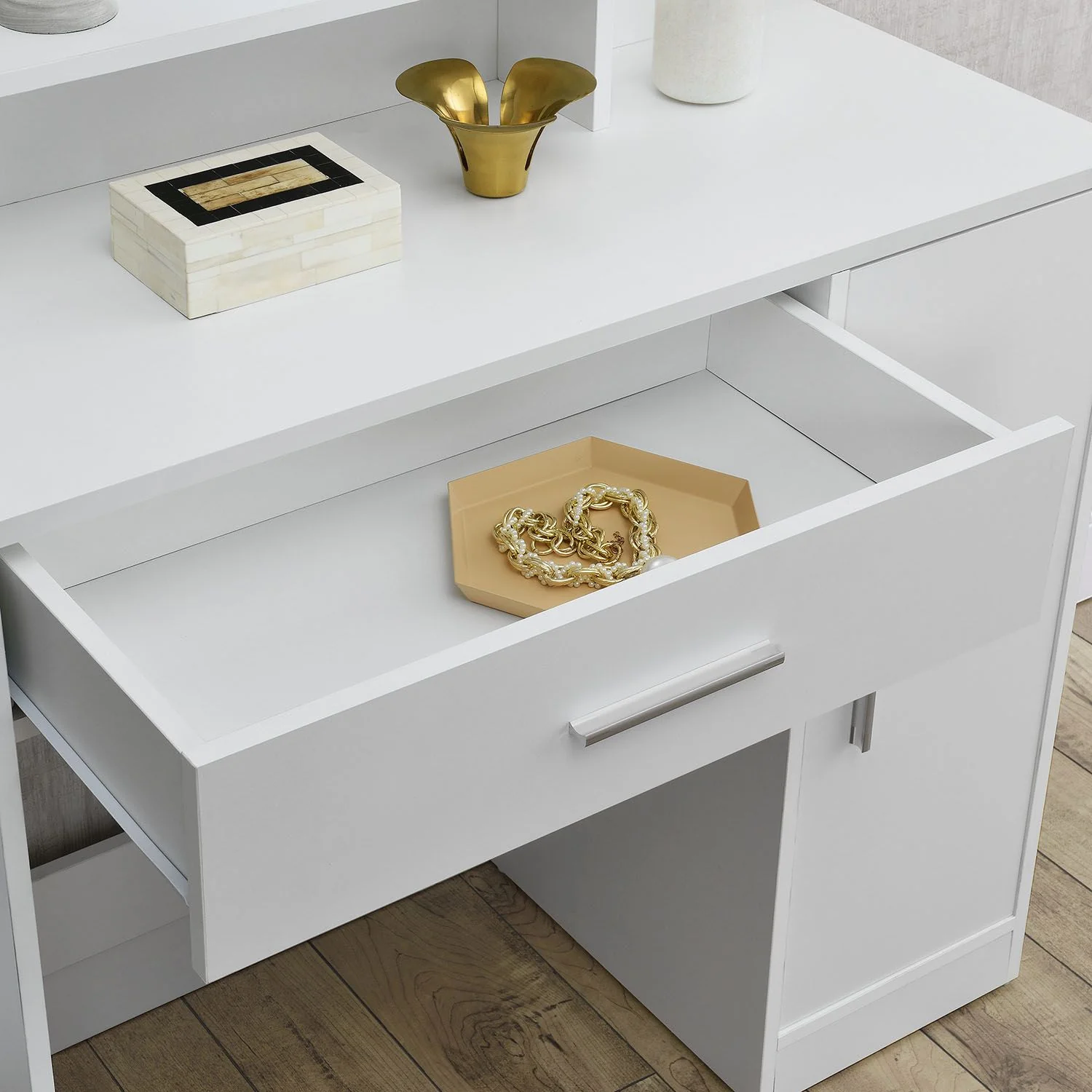 Zoey Schminktisch (Modelljahr 2025) mit Tonia Hocker