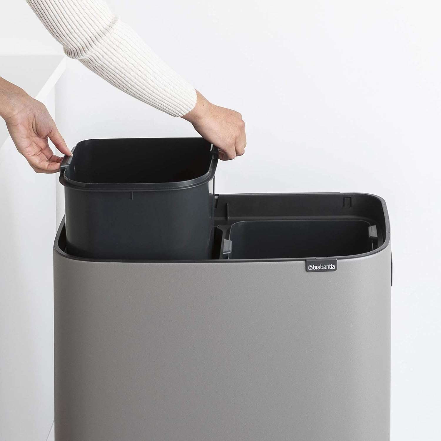 Brabantia Bo Hi Touch Ein-Knopf-Öffnungsmechanismus, 2 x 30-Liter-Abfalleimer mit Füßen, weiß