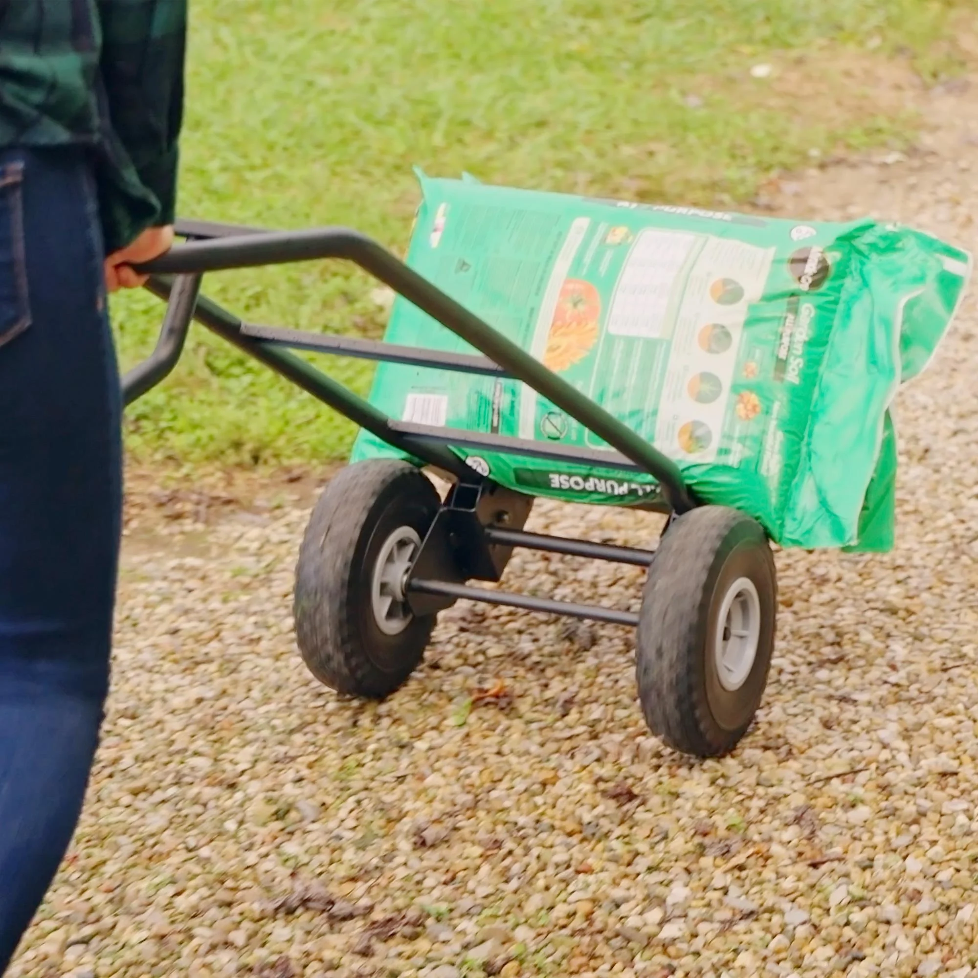 Diable de manutention COSCO Load Assist 2025 avec poignée en P et roues increvables. Capacité de charge : 360 kg