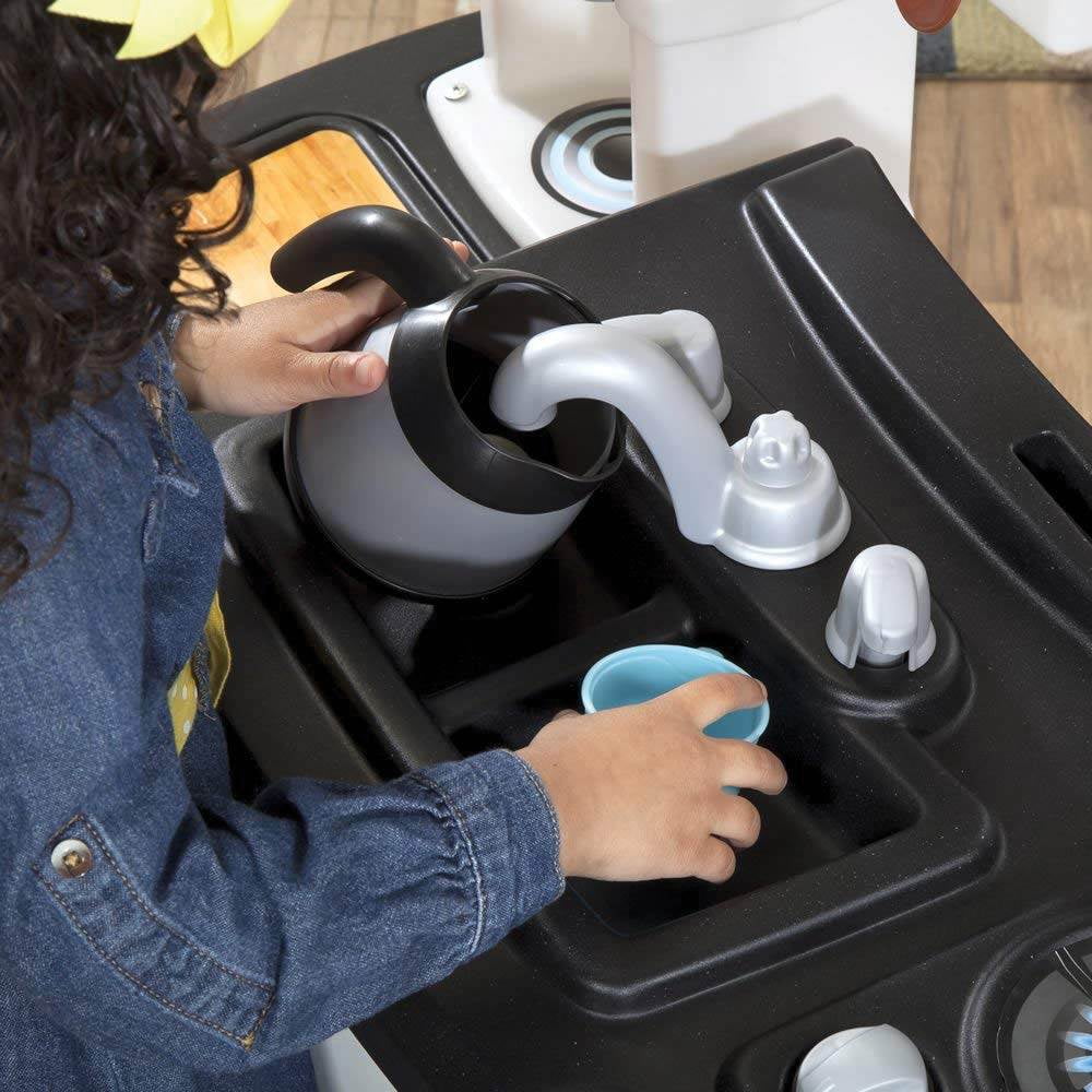 2025 Step2 Große Gourmet-Spielküche für Kinder in Weiß und Braun mit 35 Zubehörteilen