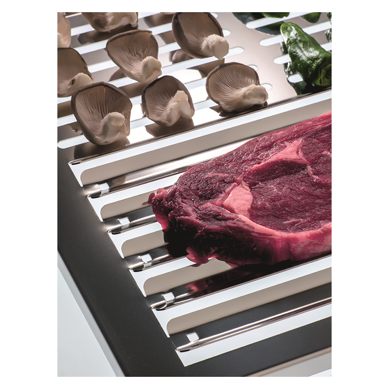 Großer Edelstahl-Grill für alle Grillarten. (Her damit!)