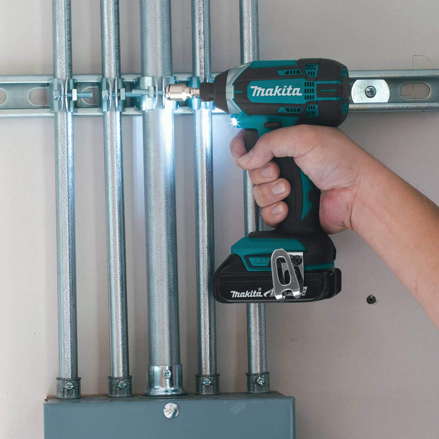 2025 Makita CT225SYX 2-delt kompakt batteridrevet kombosæt 18V LXT® med lithium-ion-batteri (1,5Ah)