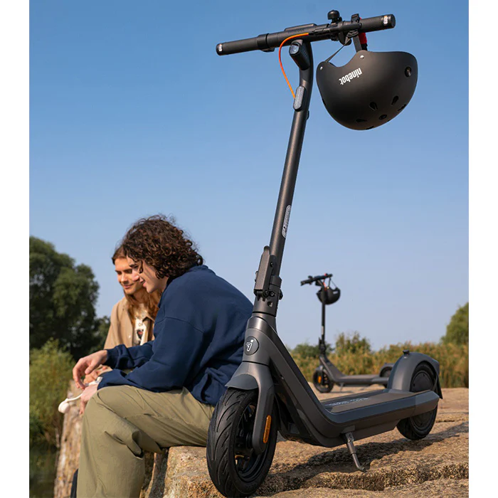 Segway Ninebot E2 PRO Elektroroller, Baujahr 2025