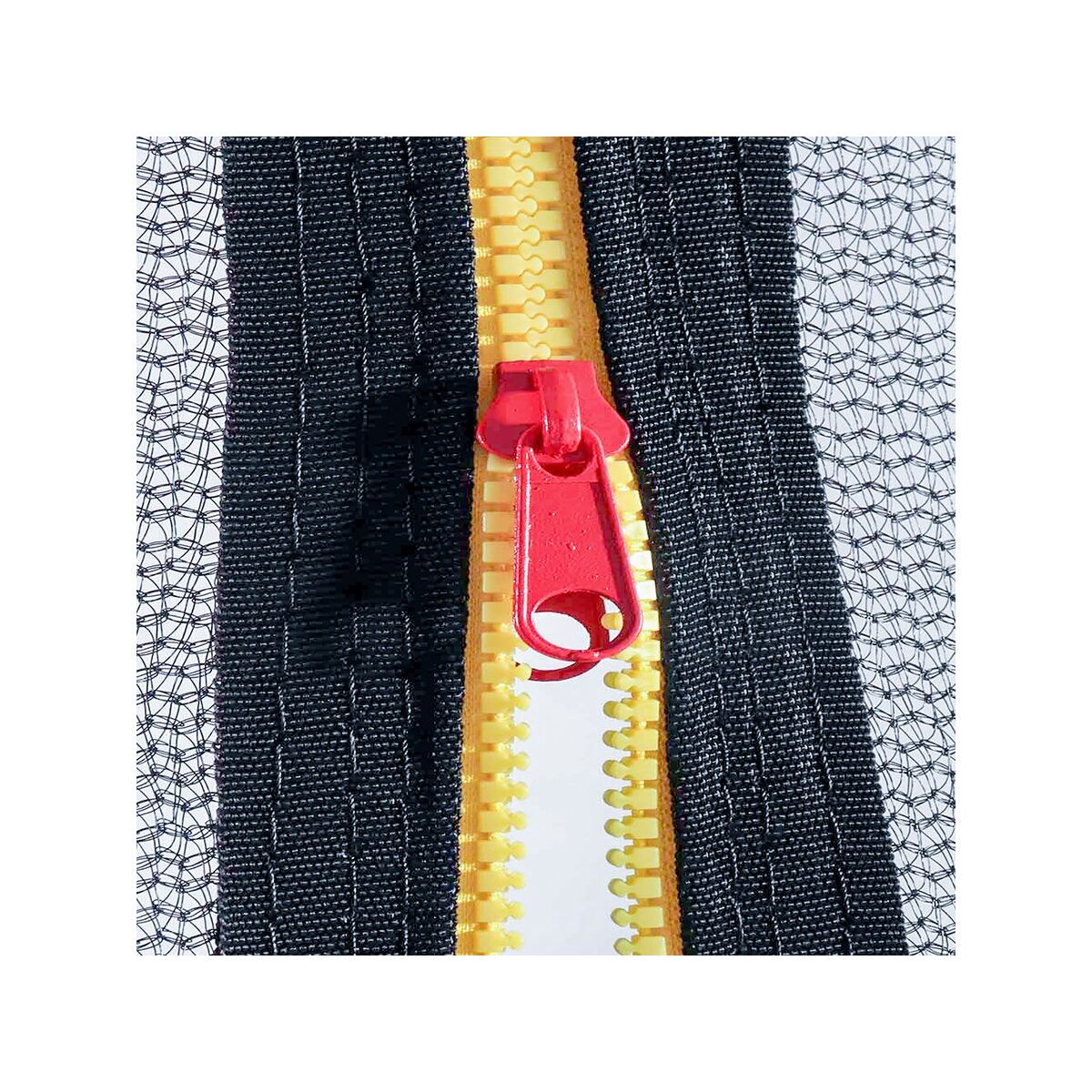 Trampolin med indernet og basketballkurv 