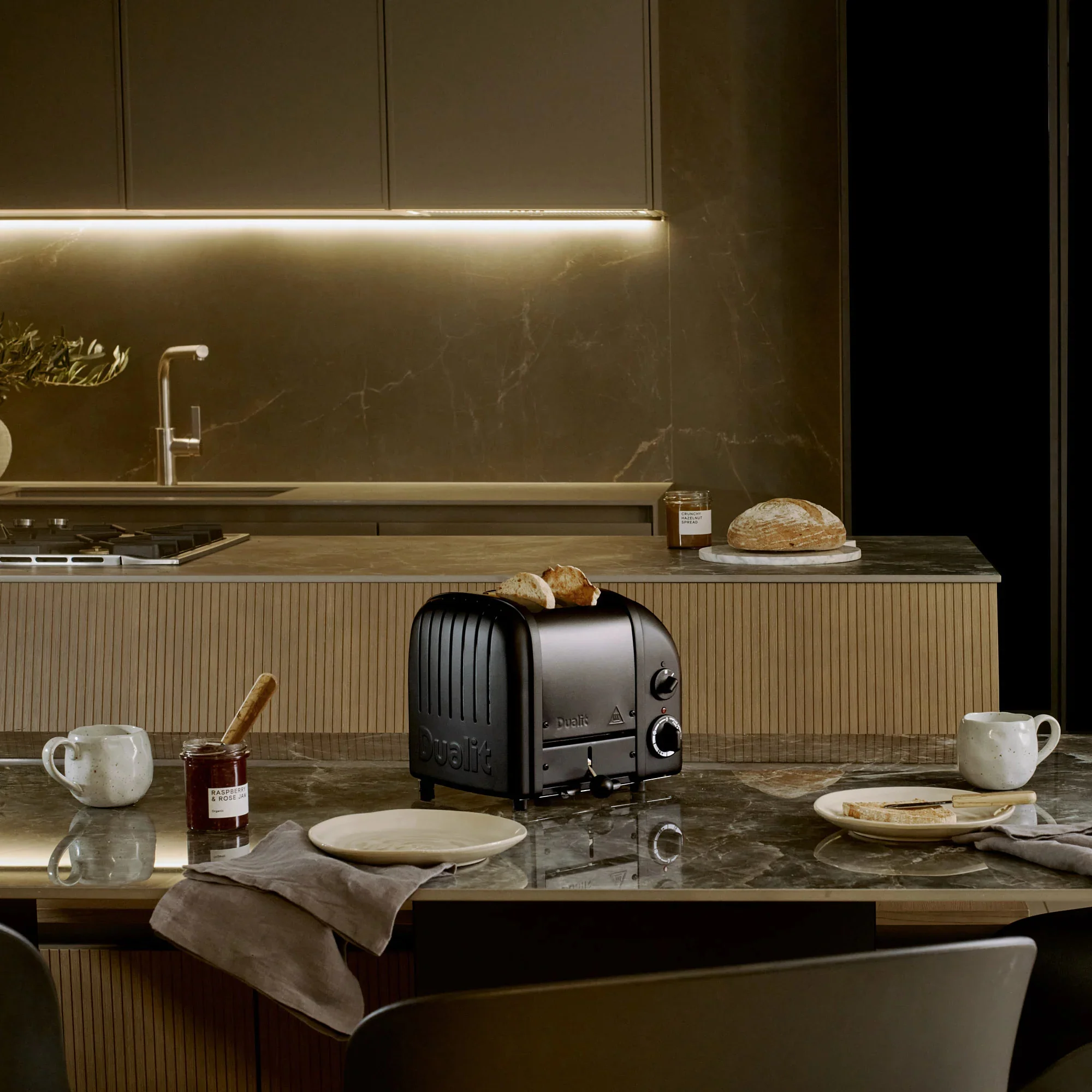 2025 Dualit Classic Stealth Brødrister med 2 Slots