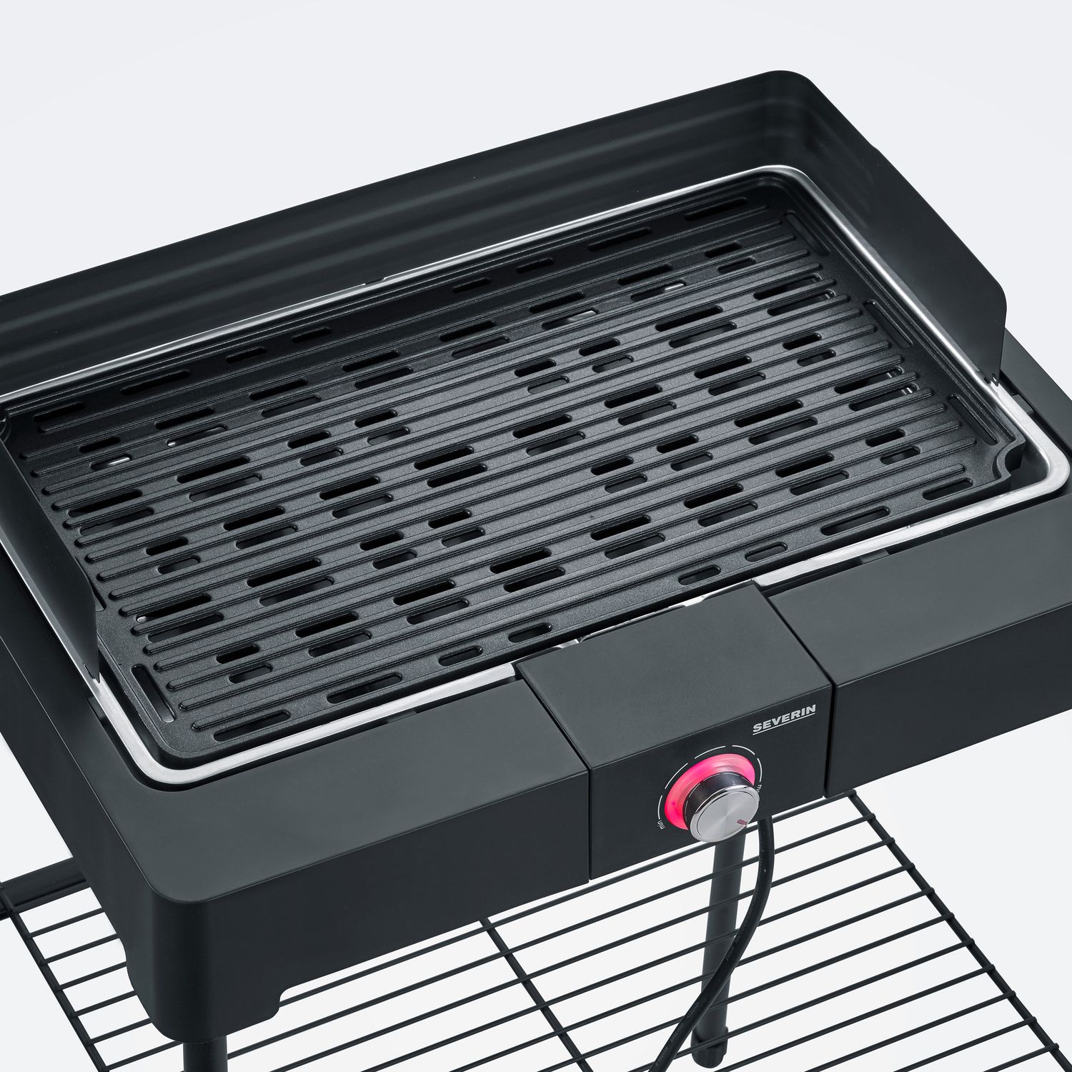 Grill mit Beinen und geripptem Grillrost, 2200 W, Seite 8568, Severin