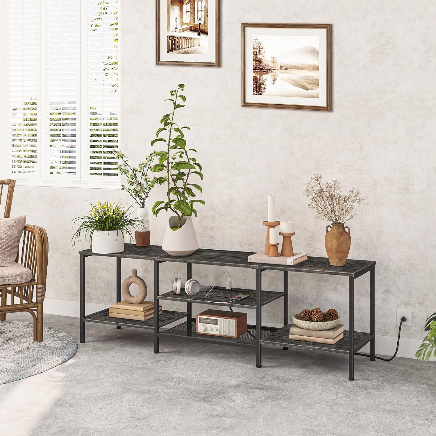 TV-Ständer mit integrierten Steckdosen für Fernseher bis zu 75 Zoll, Konsolentisch mit offenen Regalen, Entertainment-Center im Industrial-Stil für Wohn- oder Schlafzimmer, Rustikales Braun und Schwarz BF60DS01