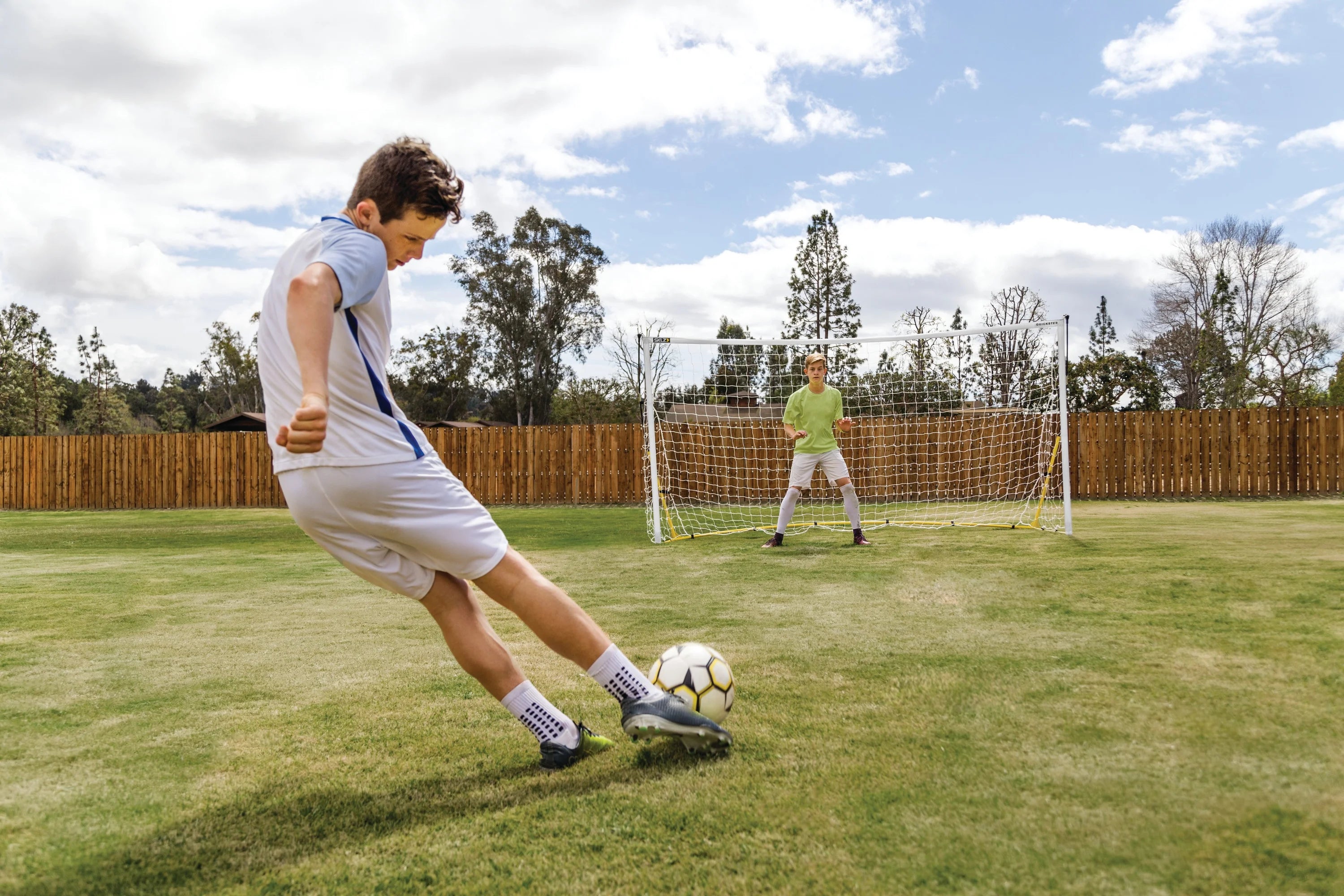 2025 SKLZ Quickster Bærbart og Holdbart Fodboldmål. 3,6 m x 1,8 m