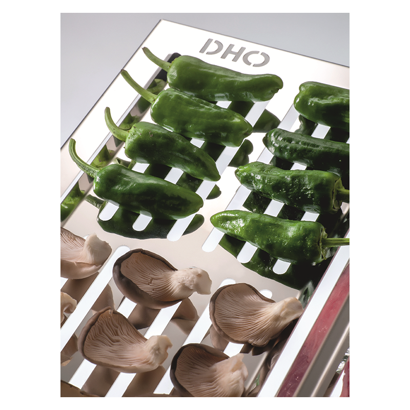 Großer Edelstahl-Grill für alle Grillarten. (Her damit!)