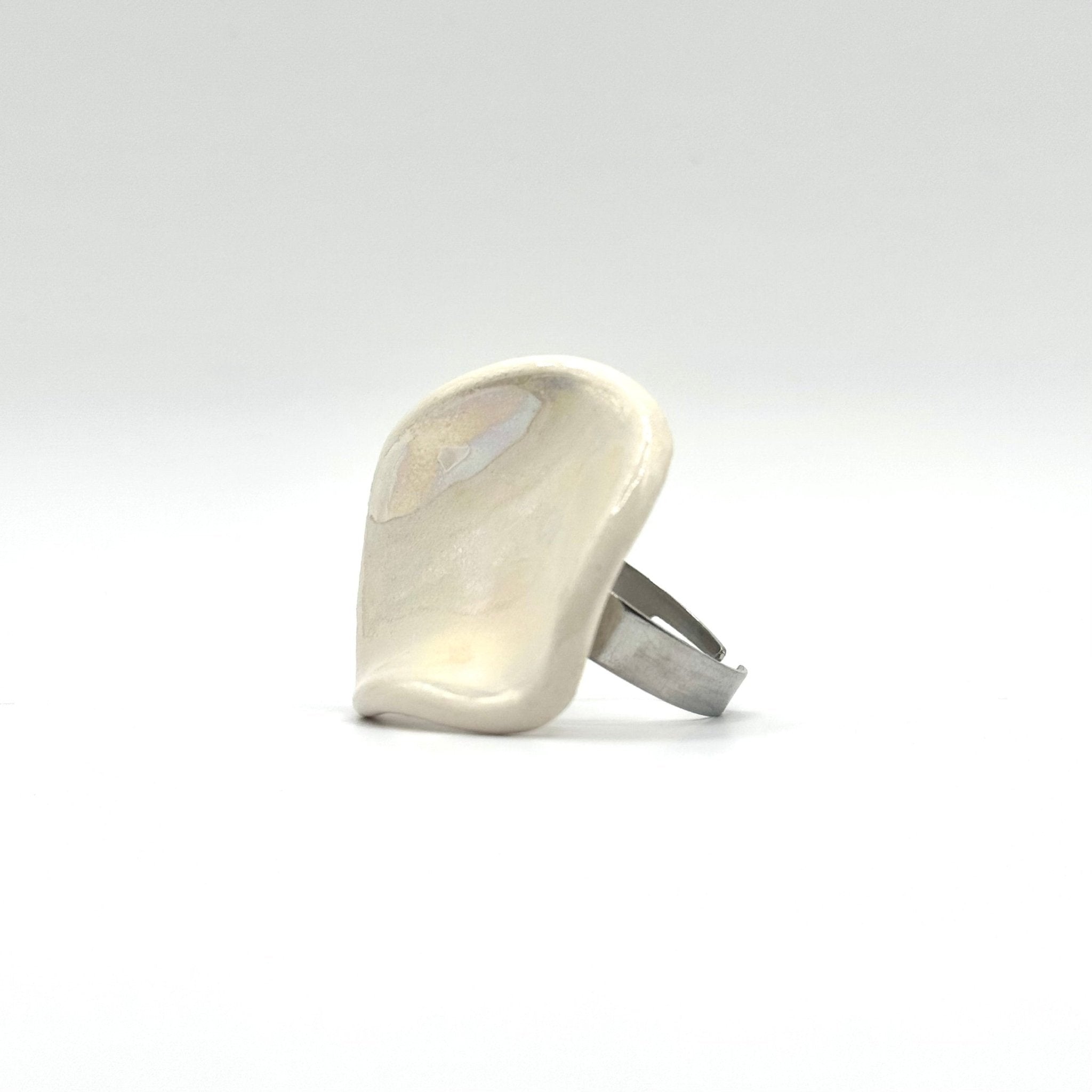 Perla | Handcrafted pearl-white ceramic ring