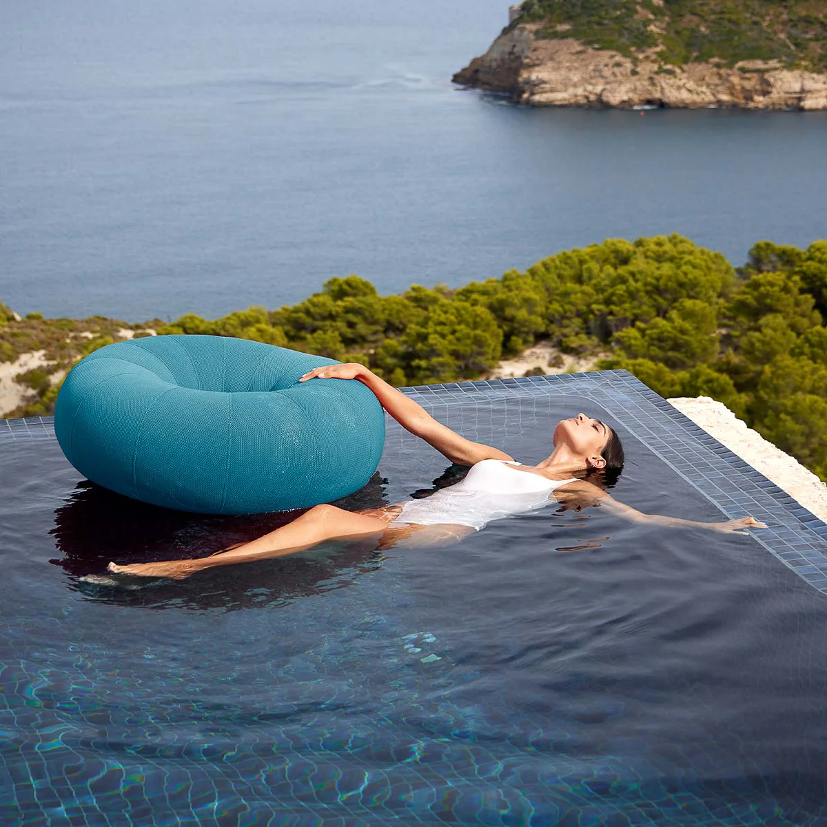 Don Out Floating Table