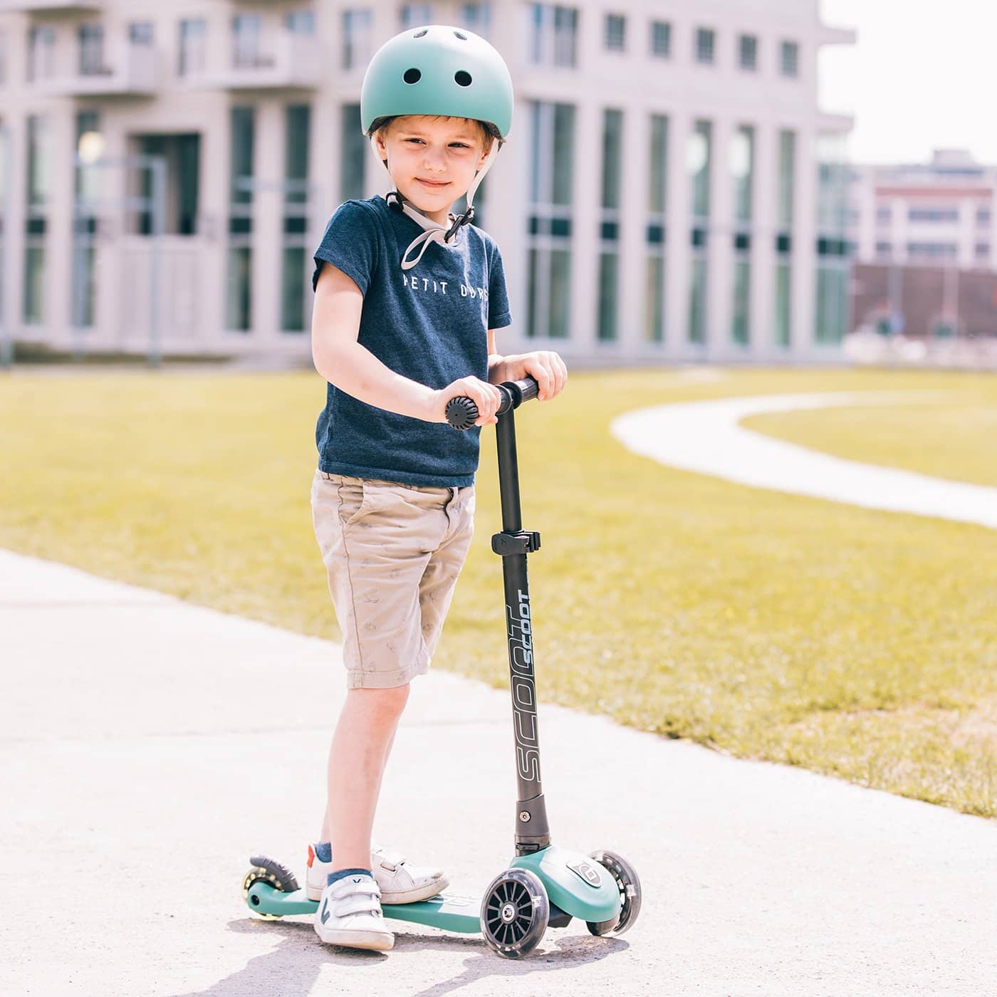 2025 Scoot and Ride Scooter – Highwaykick 3 LED – Forest