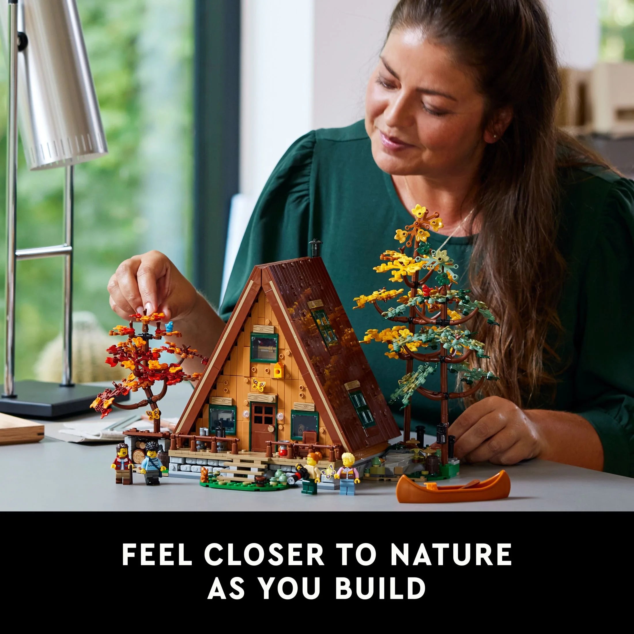 LEGO Ideas A-Frame-Hütte 21338 – Sammler-Ausstellungsset, Bausatz für Erwachsene, Geschenk für Natur- und Architekturliebhaber, enthält 4 individuell gestaltbare Minifiguren und 11 Tierfiguren
