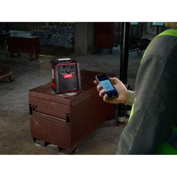 2025 Milwaukee M18 Radio/Opladestation med Lithium-Ion Batteri og Bluetooth 2792-20