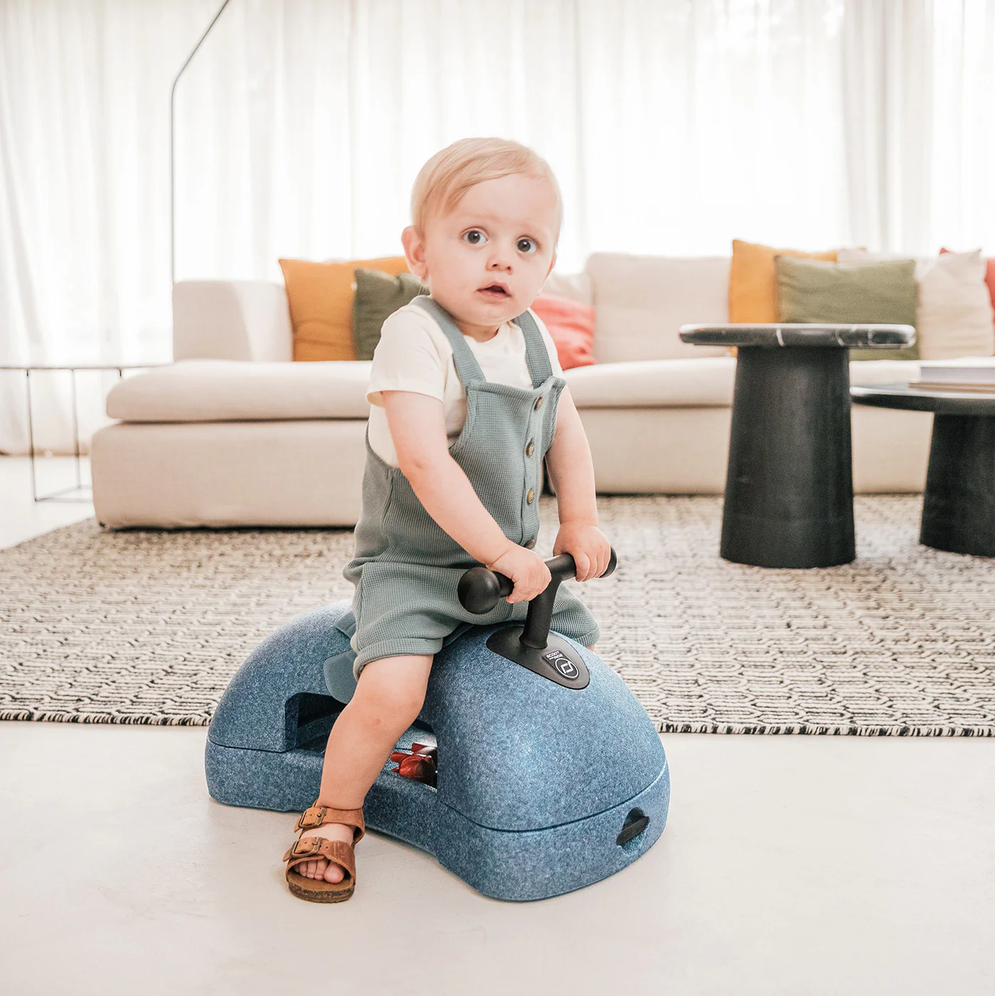 2025 Scoot and Ride Min Første 3-i-1 Gåstol og Scooter i Stålfarve