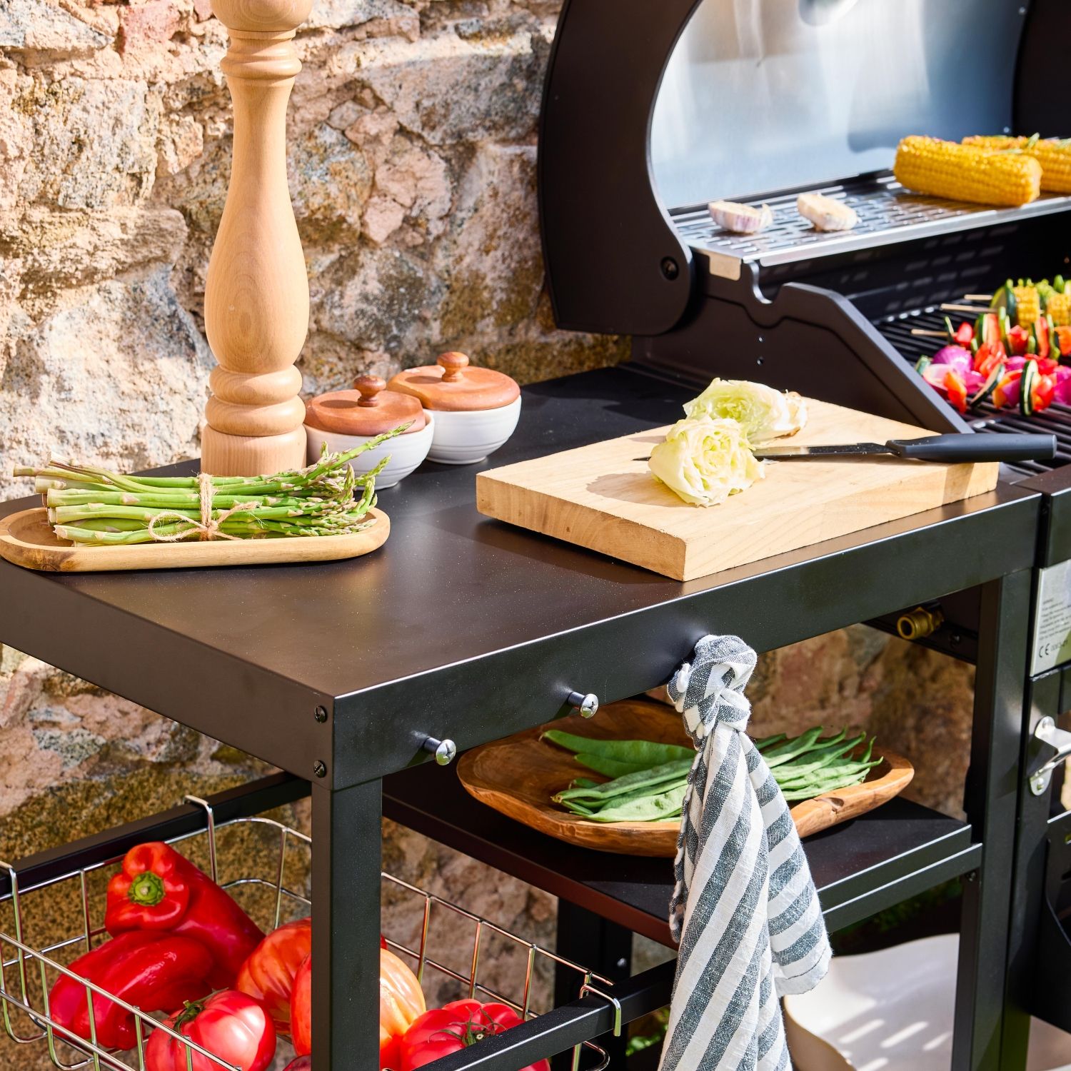 4-Flammen-Grill, Außenküche, Schwarz