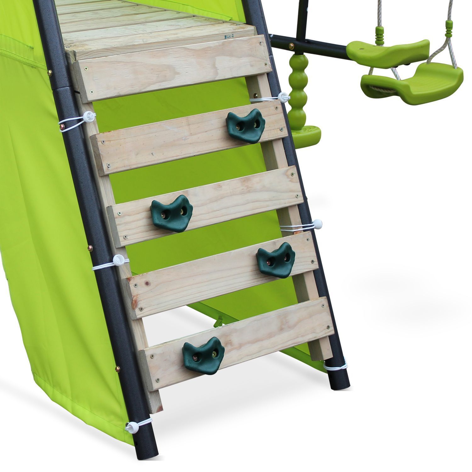 Kinderspielplatz mit Schaukel und Rutsche, Grün