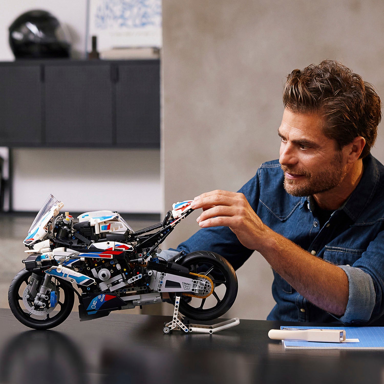 LEGO Technic BMW M 1000 RR 42130