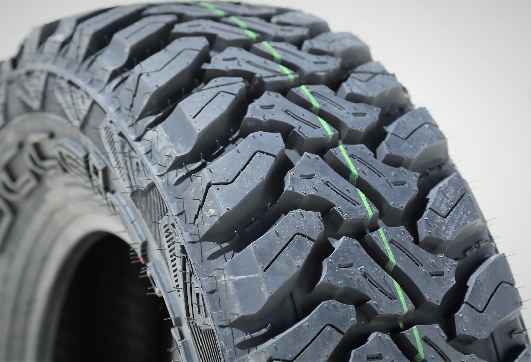 2025 Sæt med 4 Accelera M/T-01 LT 235/75R15 Load C (6-lags) Mud MT-dæk